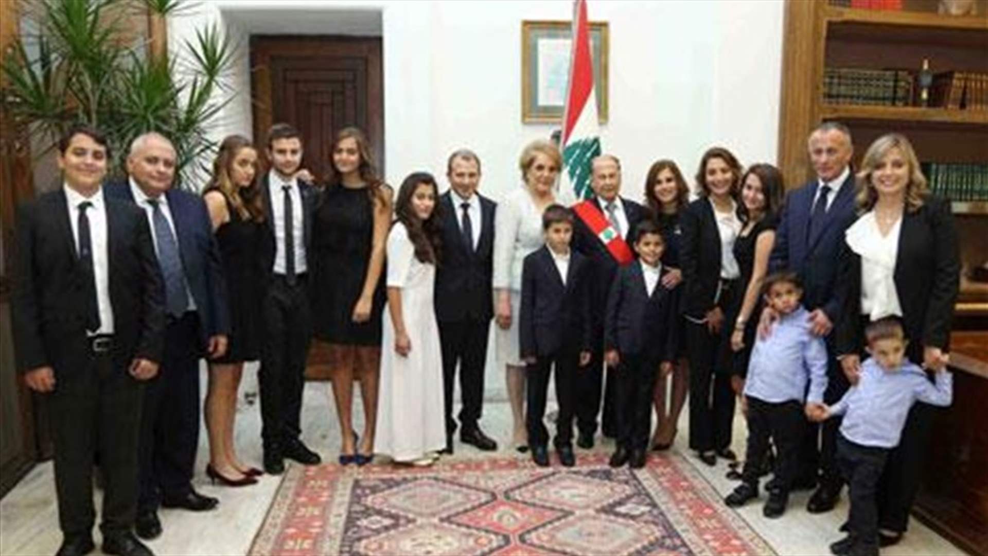 السيدة الاولى وصلت الى القصر بسيارتها رافضة استخدام سيارات الرئاسة !