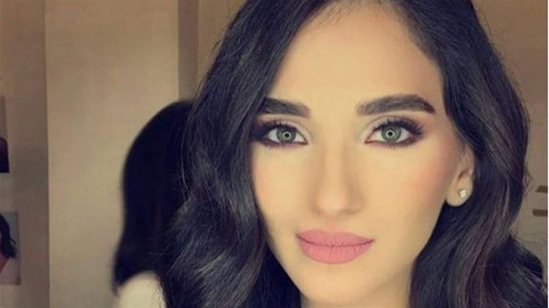 بالصور: ملكة جمال لبنان ساندي تابت بـ "لوك جديد"!