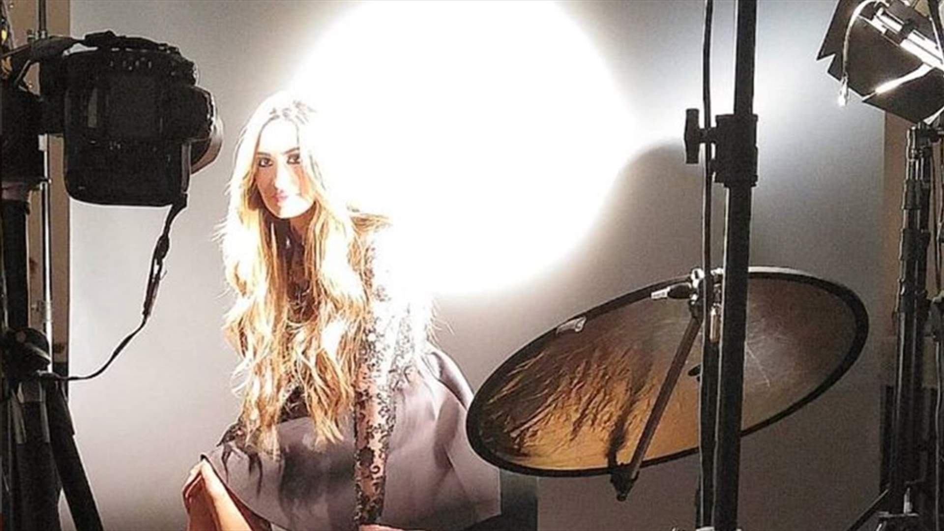 بالفيديو: رينا شيباني تتخلى عن شعرها الطويل.. شاهدوها بالشعر القصير