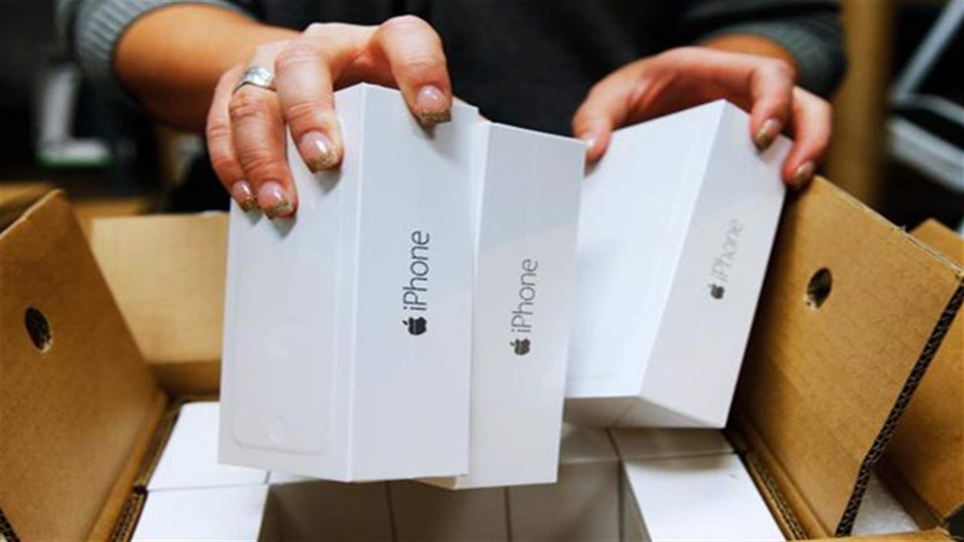 Woman Makes Boyfriends Buy Her 20 iPhone 7s, Then Buys A House