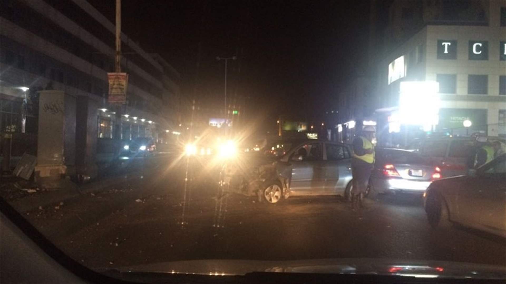 بالصور... جرحى بحادث سير على اوتوستراد ميرنا الشالوحي
