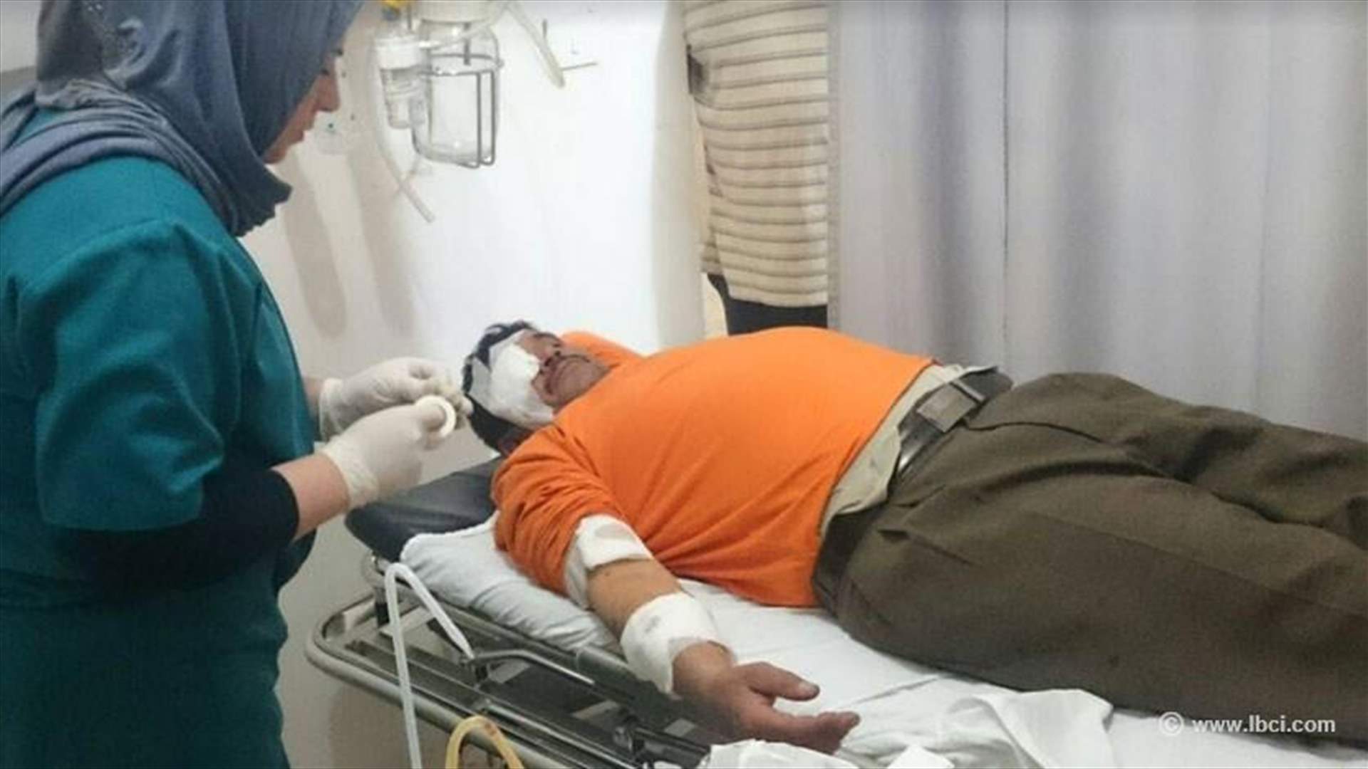 بالصور- فقد اذنه اليمنى بسبب كلب مسعور  