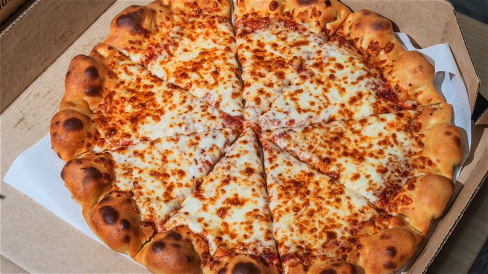 هل يجب تناول بقايا البيتزا في اليوم التالي؟