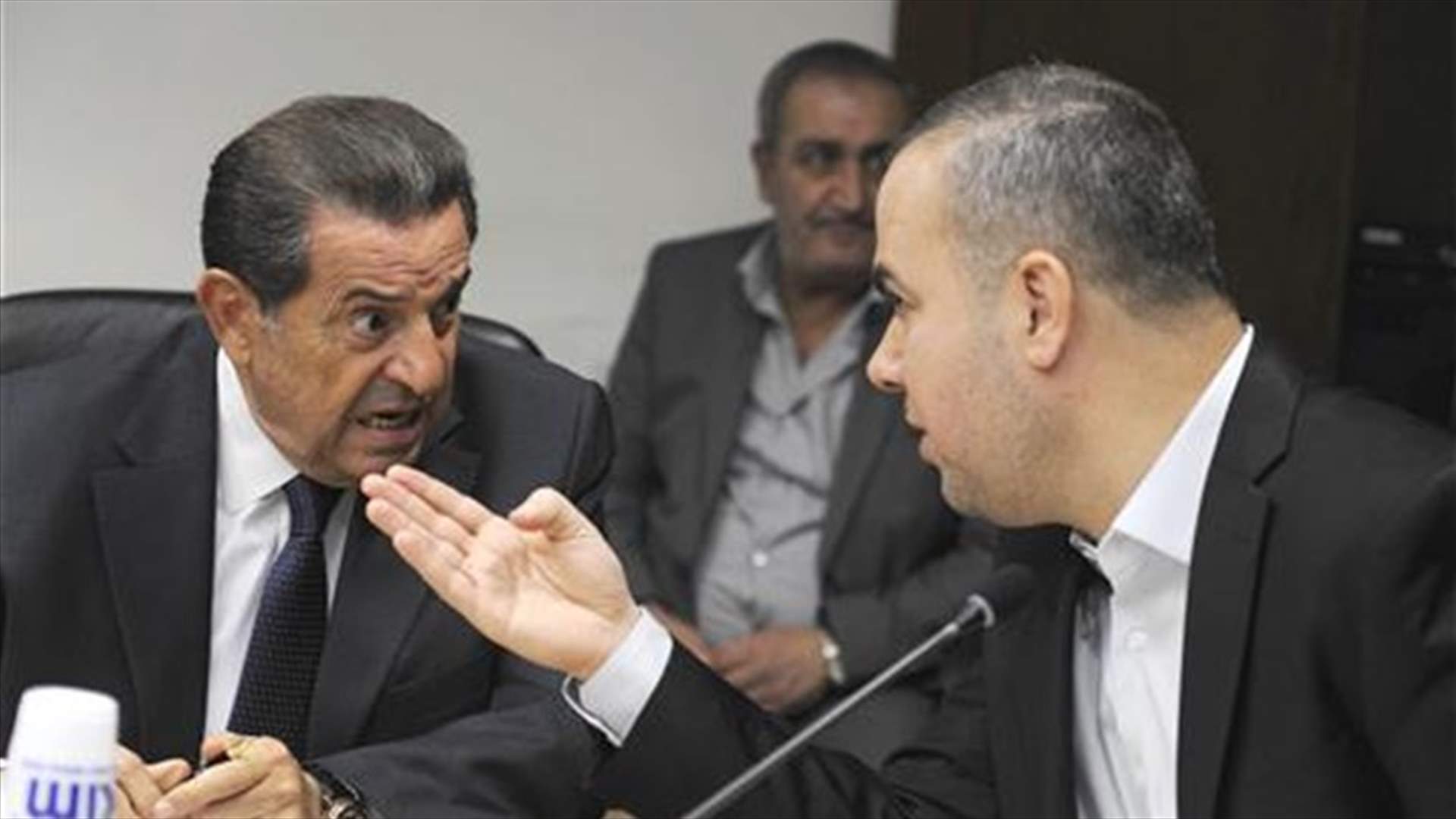 "الاتصالات": حمايات مستمرة.. وجمارك لا ترى