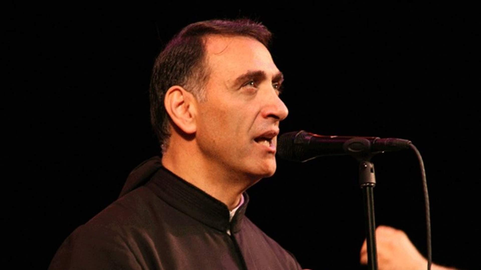 حقيقة مغادرة الأب طوني الخولي لبنان في "هوا الحريّة" هذا الإثنين