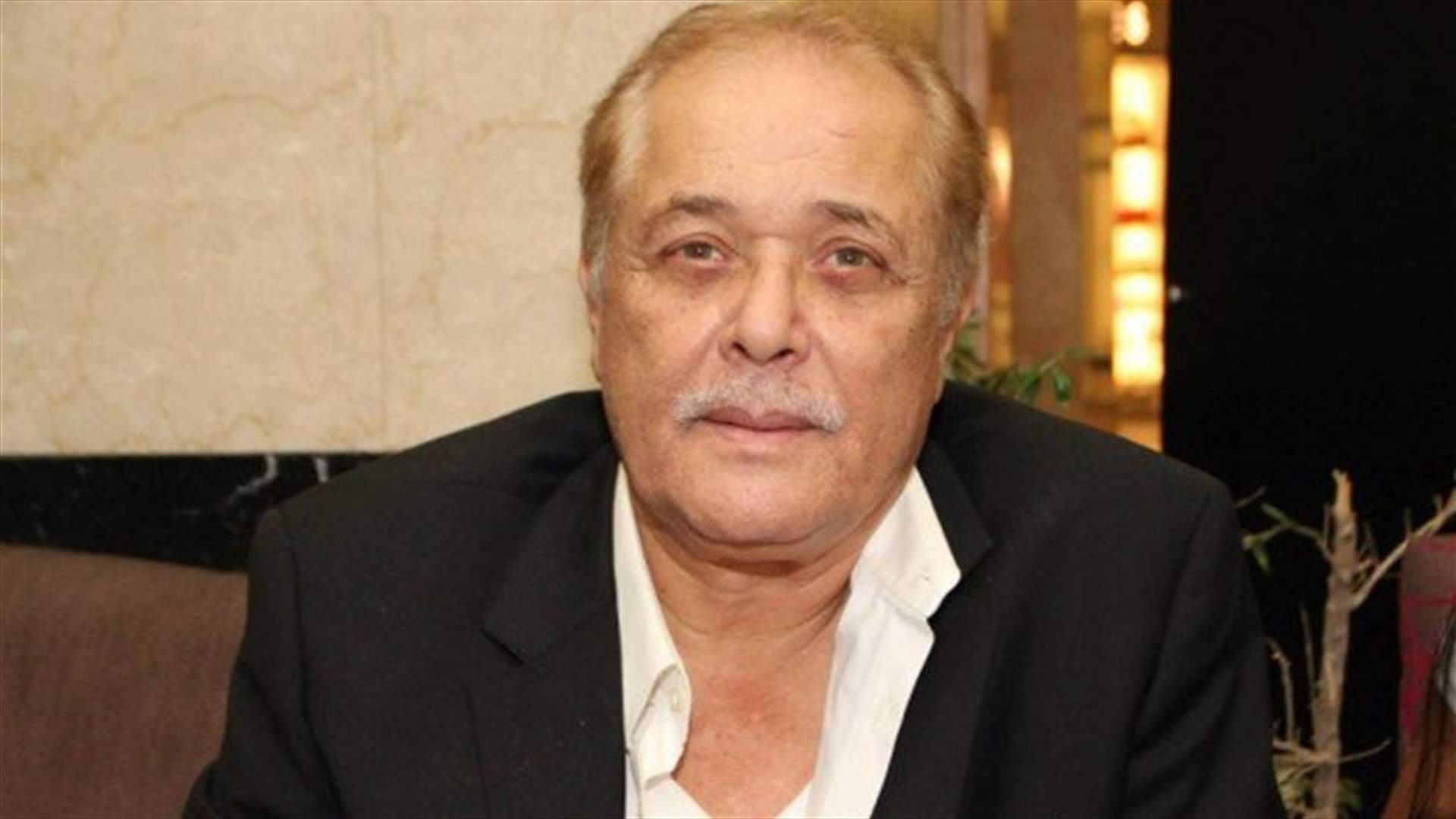 محمود عبد العزيز لم يمت بسبب السرطان.. وهل أُصيب بالعمى في الأيام الأخيرة؟
