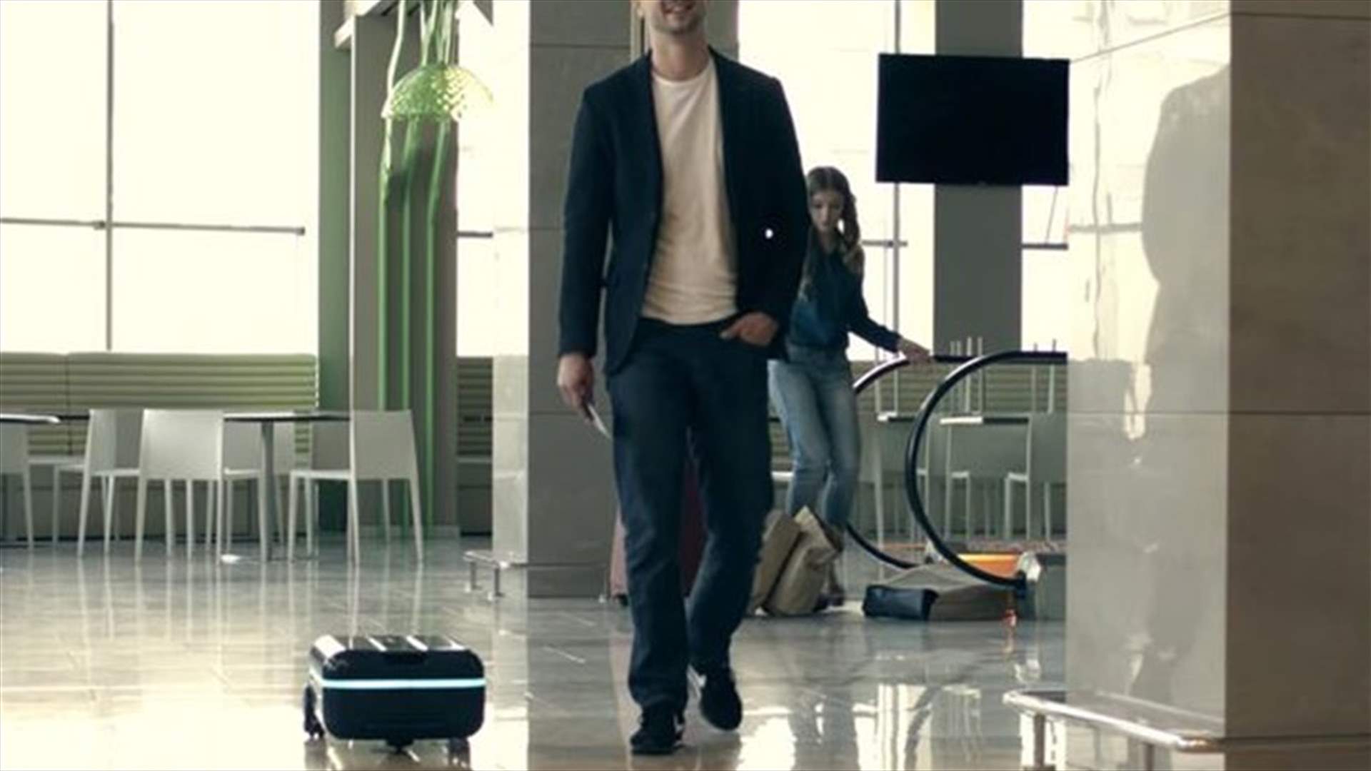 Robot Suitcase Moves Itself So You Don't Have To Carry Luggage Anymore