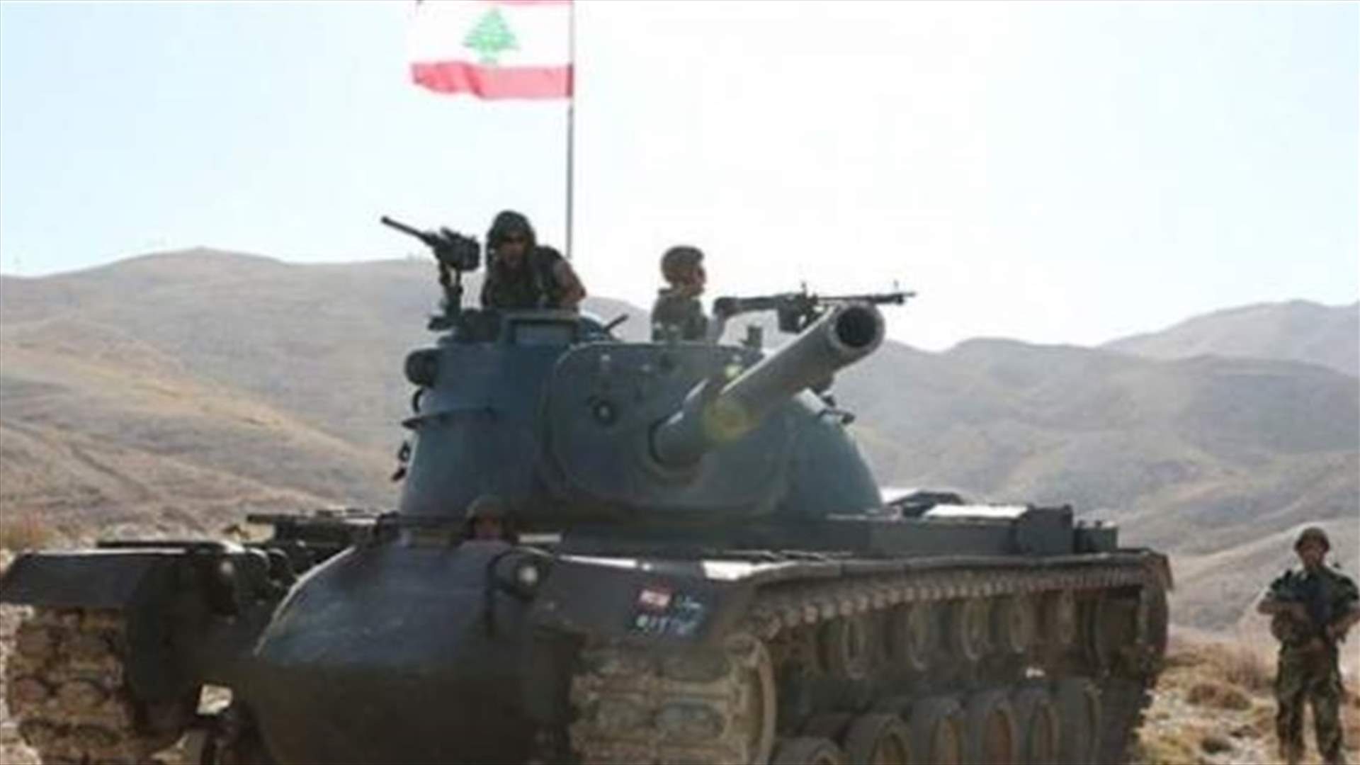Lebanese army bombards movements of gunmen in Arsal