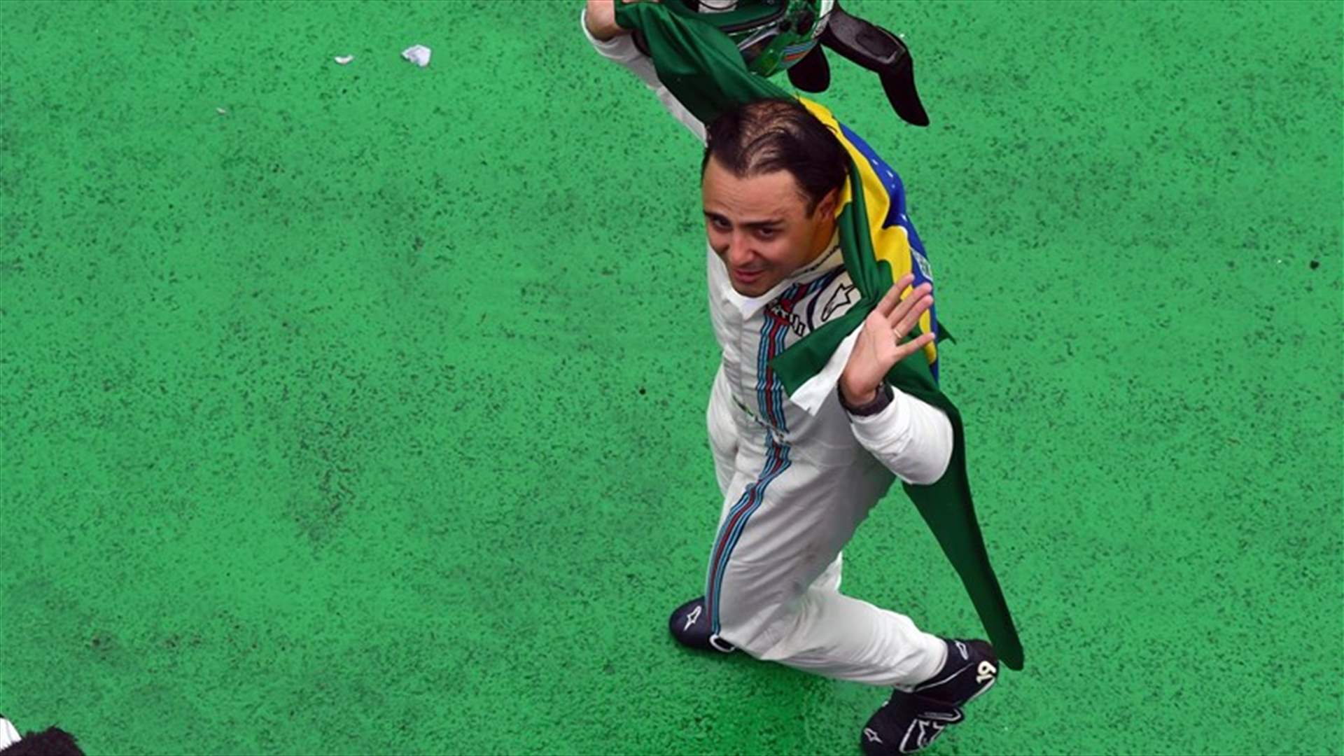 بالفيديو - بالدموع وخيبة الأمل.. البرازيلي ماسا يودع جماهير بلاده