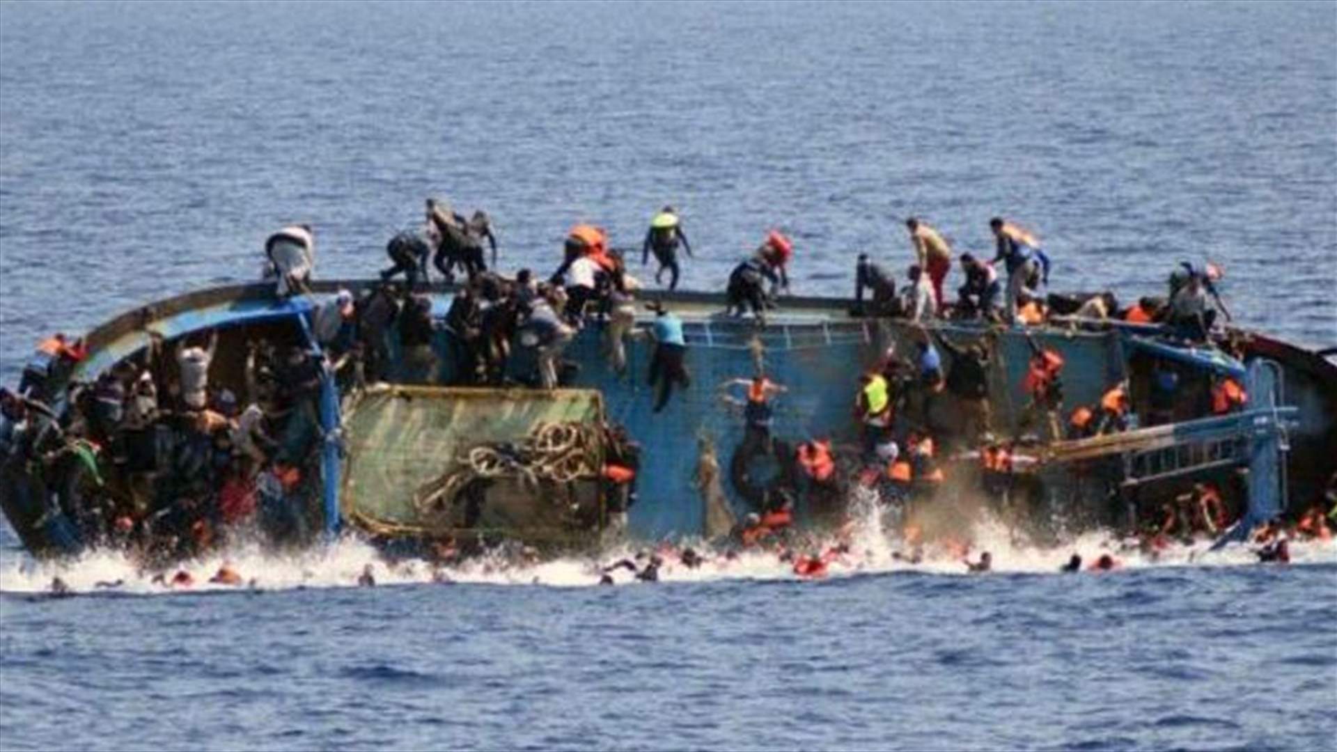 غرق زورق في البحر المتوسط وفقدان 100 شخص 