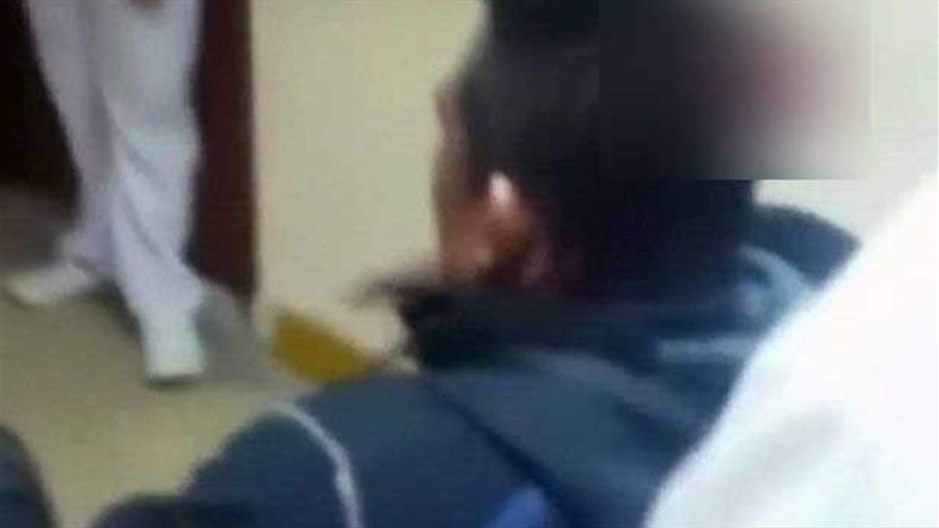 بالفيديو: شاب يذهل الأطباء... دخل المستشفى والسكين برأسه!