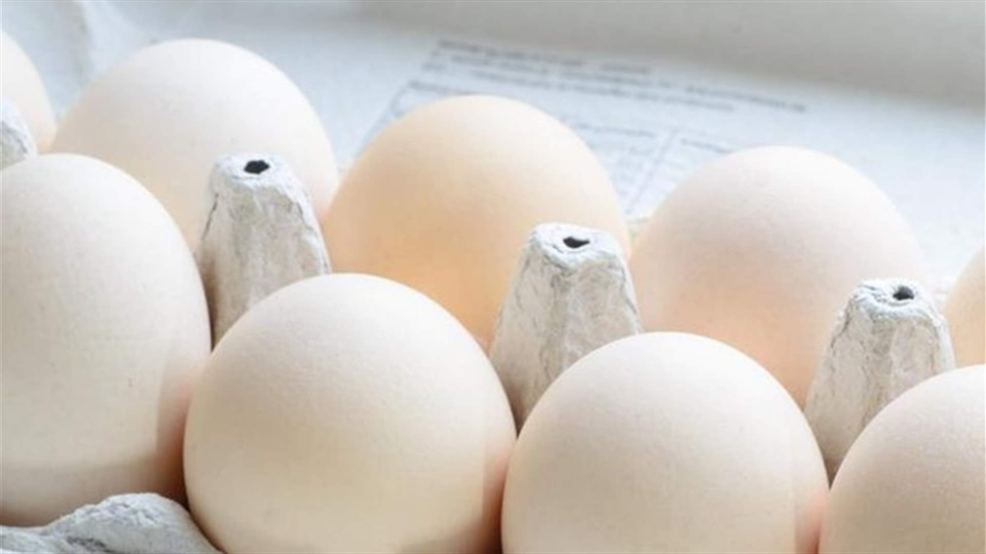بالفيديو: كيف تميّزون بين البيض الطازج والبيض غير الصالح للأكل؟