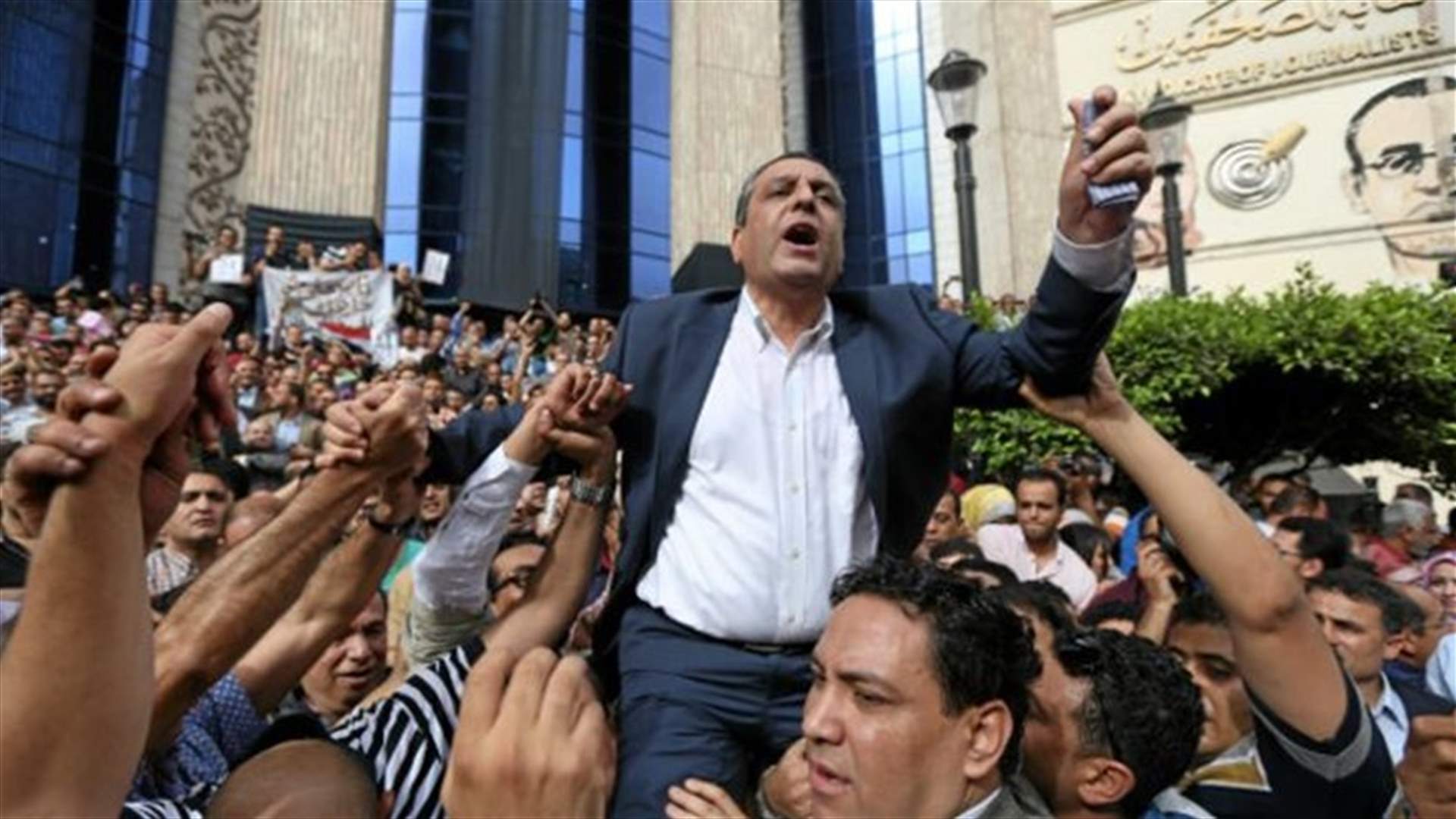 الحبس لنقيب الصحفيين المصريين واثنين من أعضاء مجلس النقابة