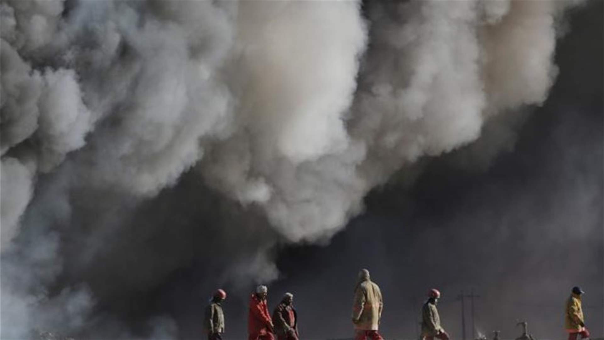 Risking flames and mines, Iraq oil workers battle to cap burning wells