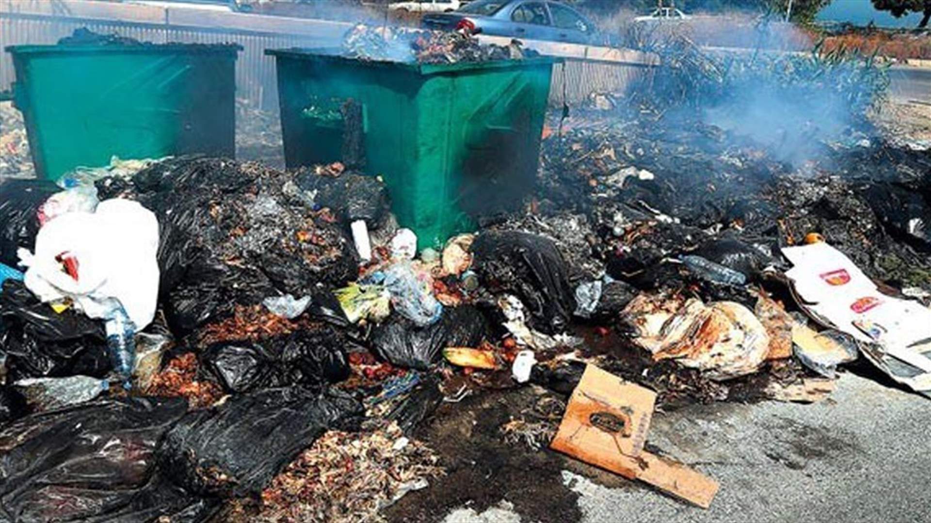 Piles of garbage set on fire in Nabatieh 