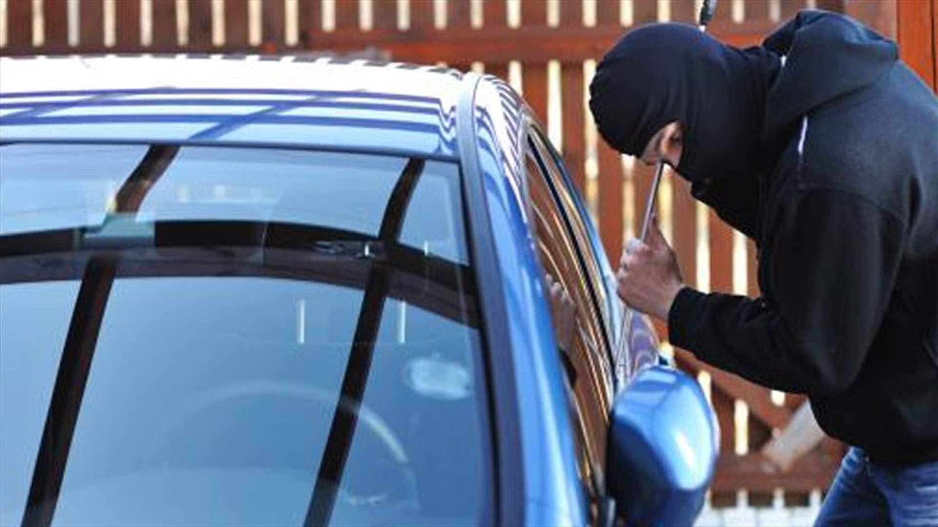  في شارع الحرية... القبض على محترف في سرقة السيارات