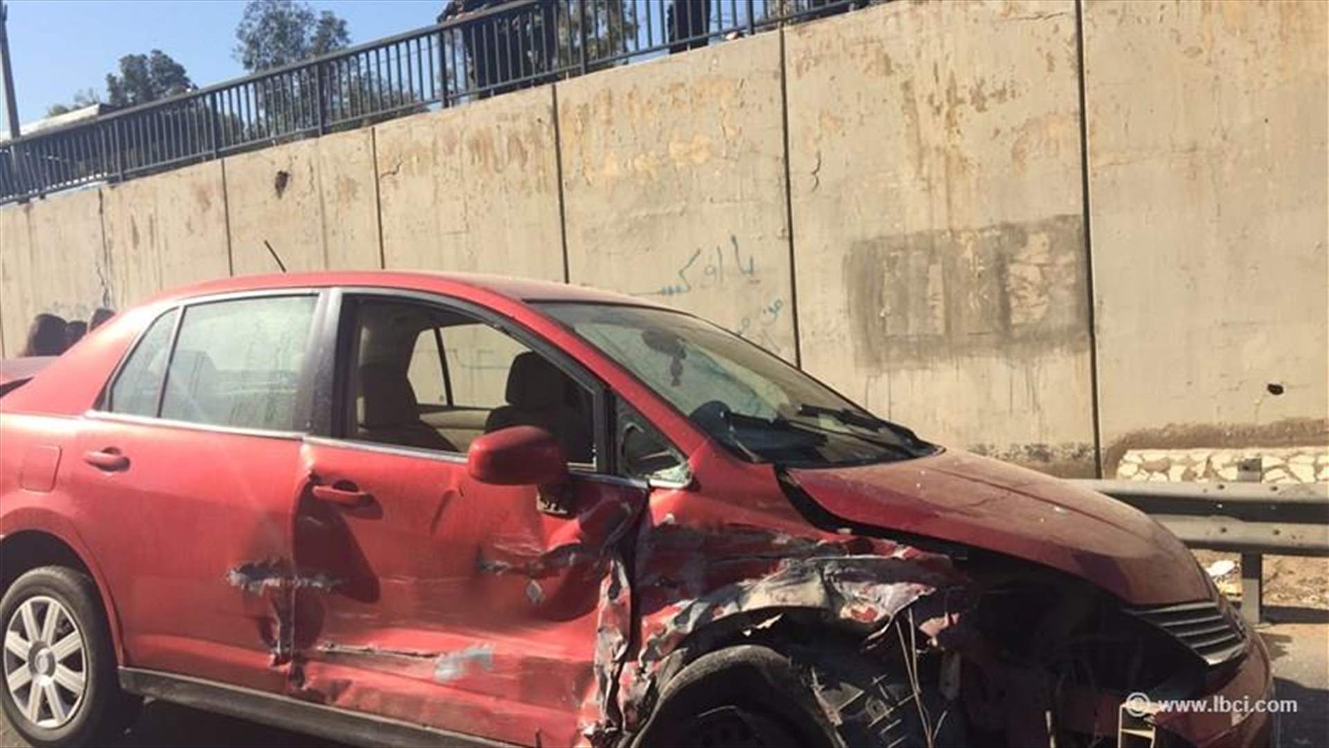 بالصور - حادث بين 4 سيارات على اوتوستراد المطار باتجاه بيروت