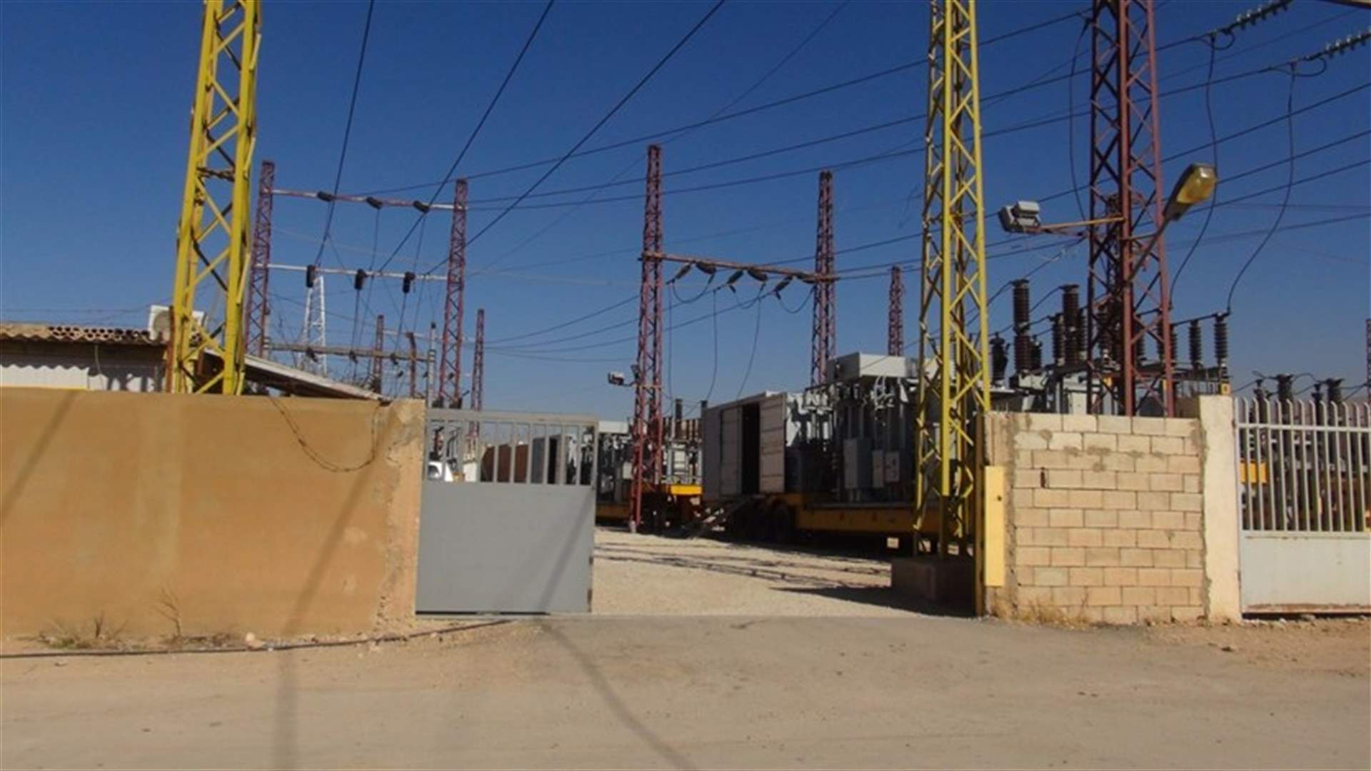 عودة الكهرباء الى أحياء بعلبك 