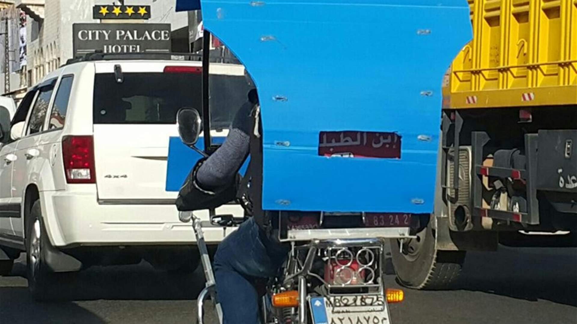بالصورة: إسمه ظاهر وهويته مجهولة...مَن يكون ؟