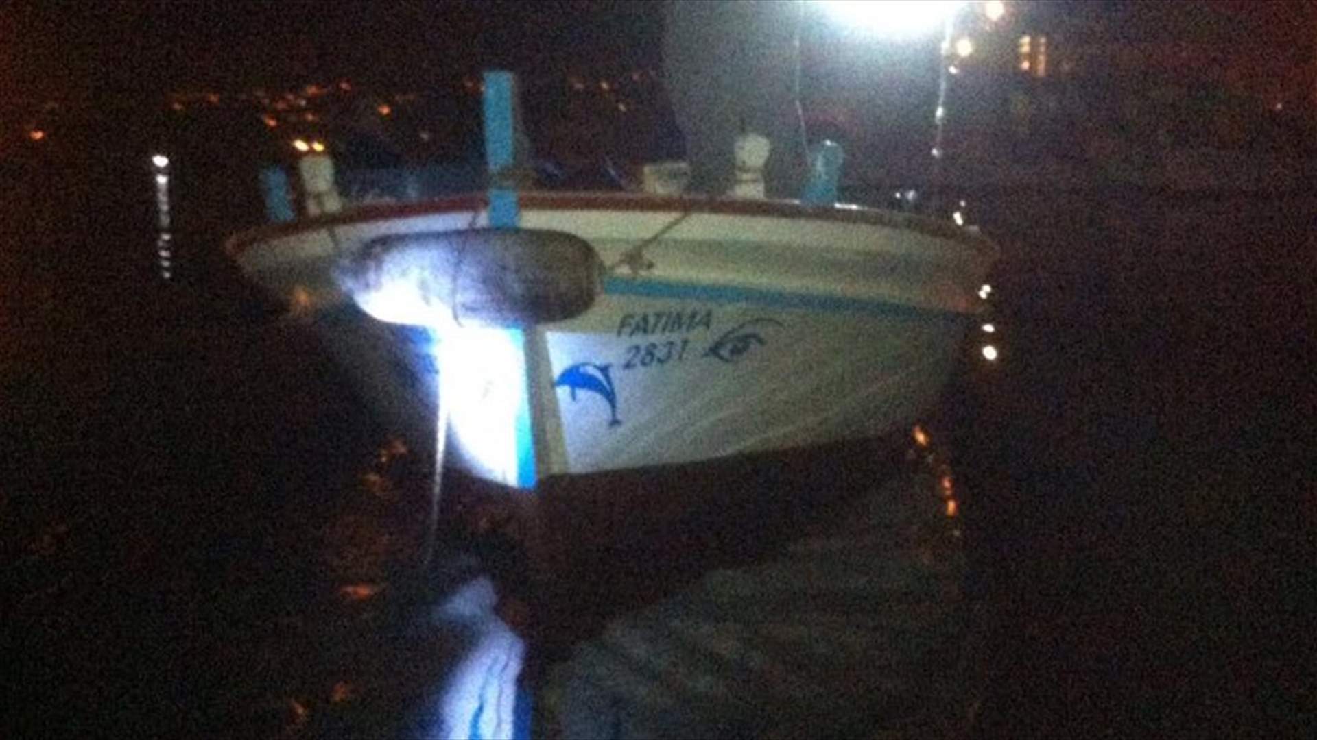  أُنقذ بعد أن كاد يرتطم زورقه بالصخور... 