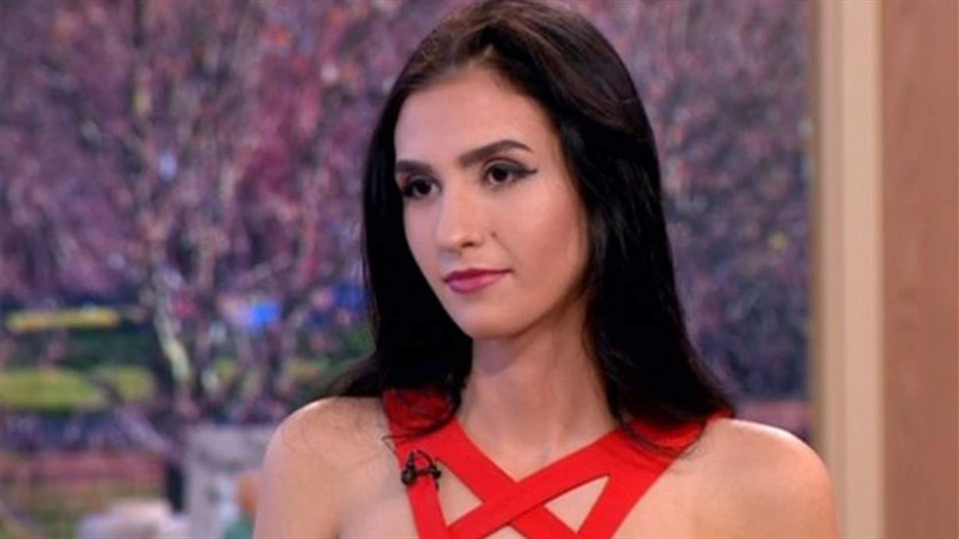 بالفيديو: شابة تعرض عذريتها للبيع مباشرة على الهواء بمليون يورو