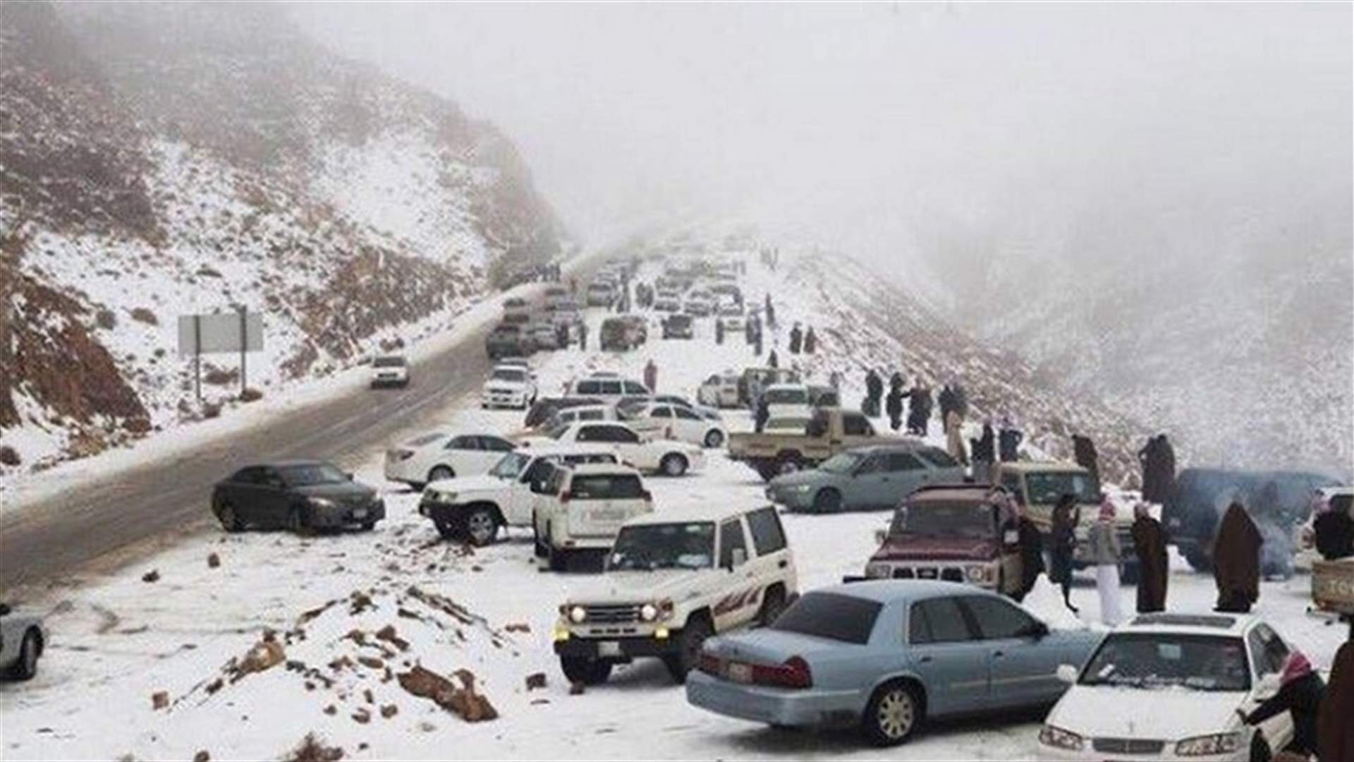 الثلوج تكسو السعودية ودرجات الحرارة تنخفض إلى ما دون الصفر 