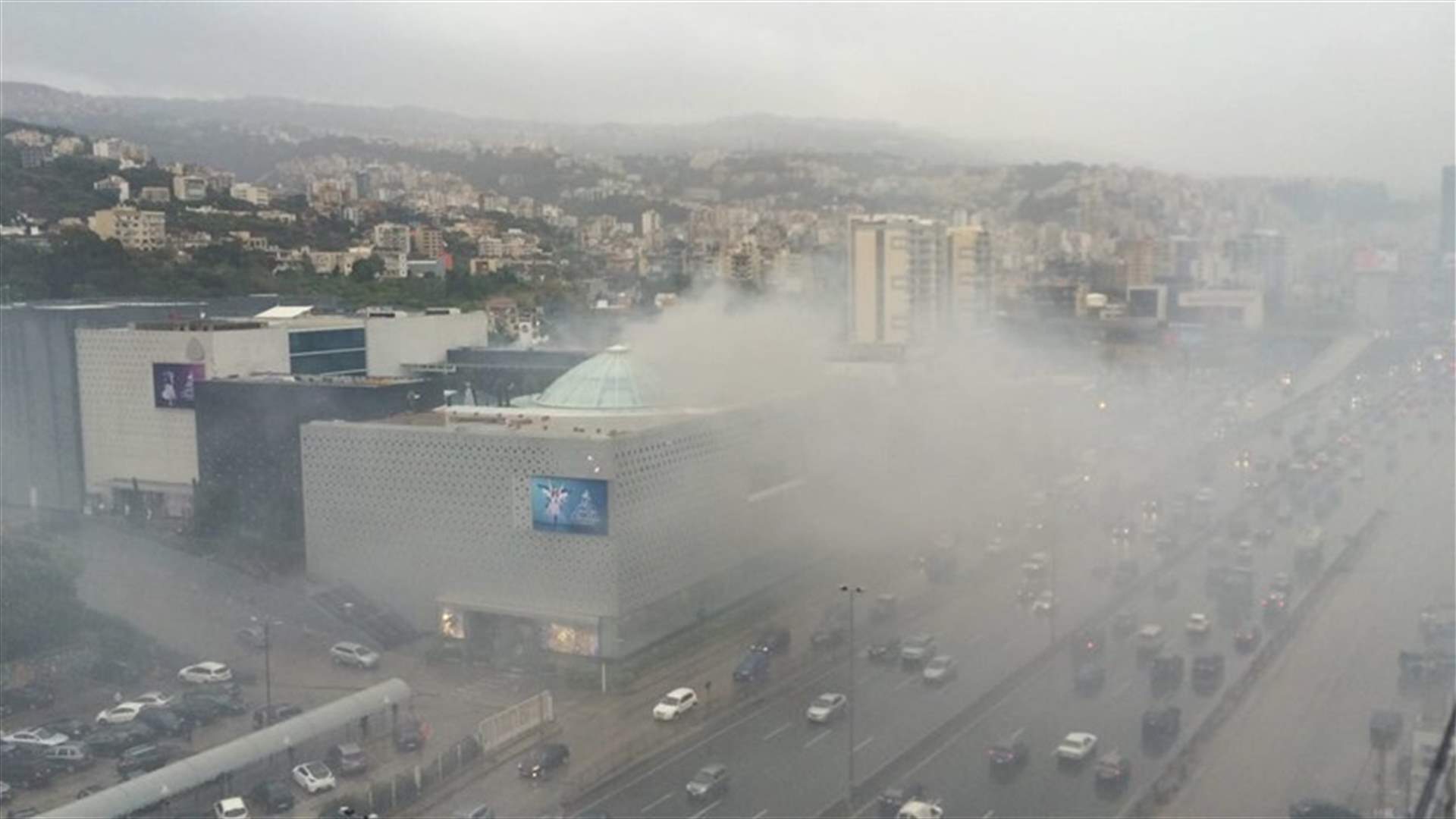 [PHOTO] Fire erupts on ABC Dbayeh&#39;s rooftop