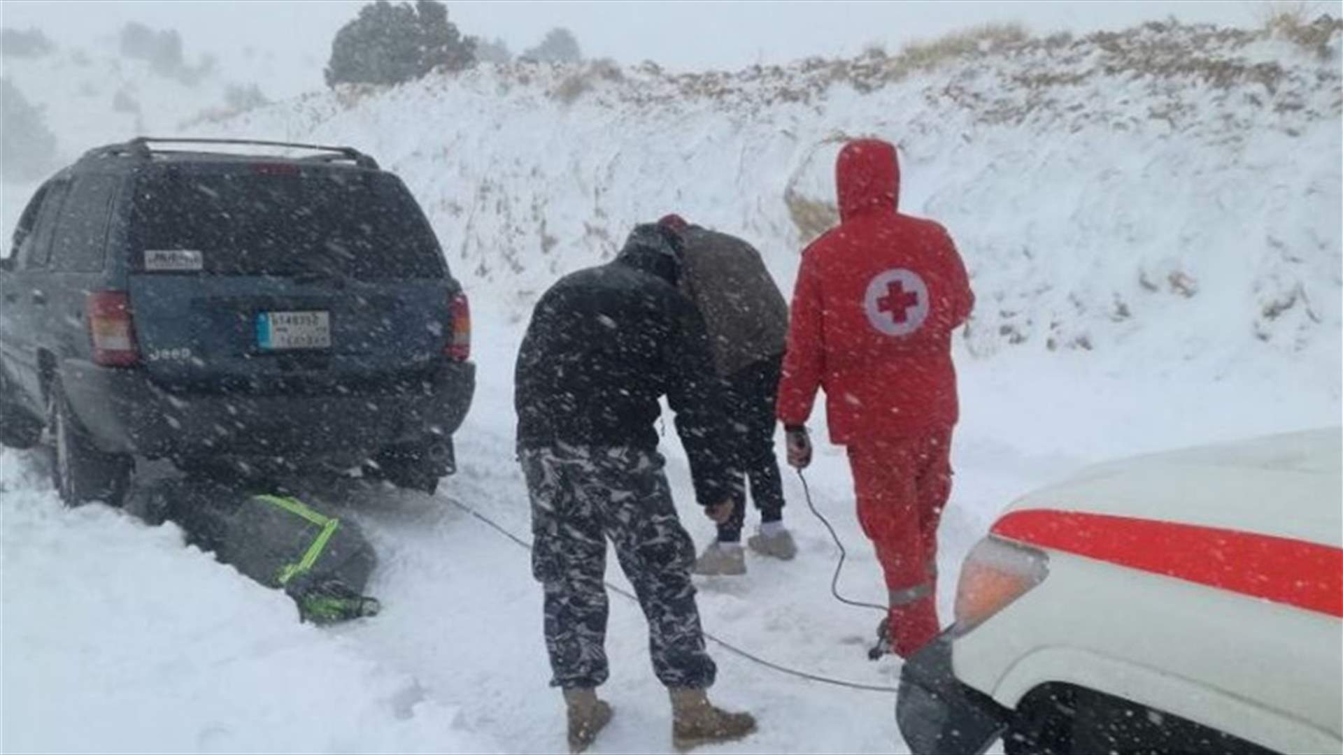 إنقاذ 6 شبان محاصرين بالثلوج على طريق الهرمل سير الضنية