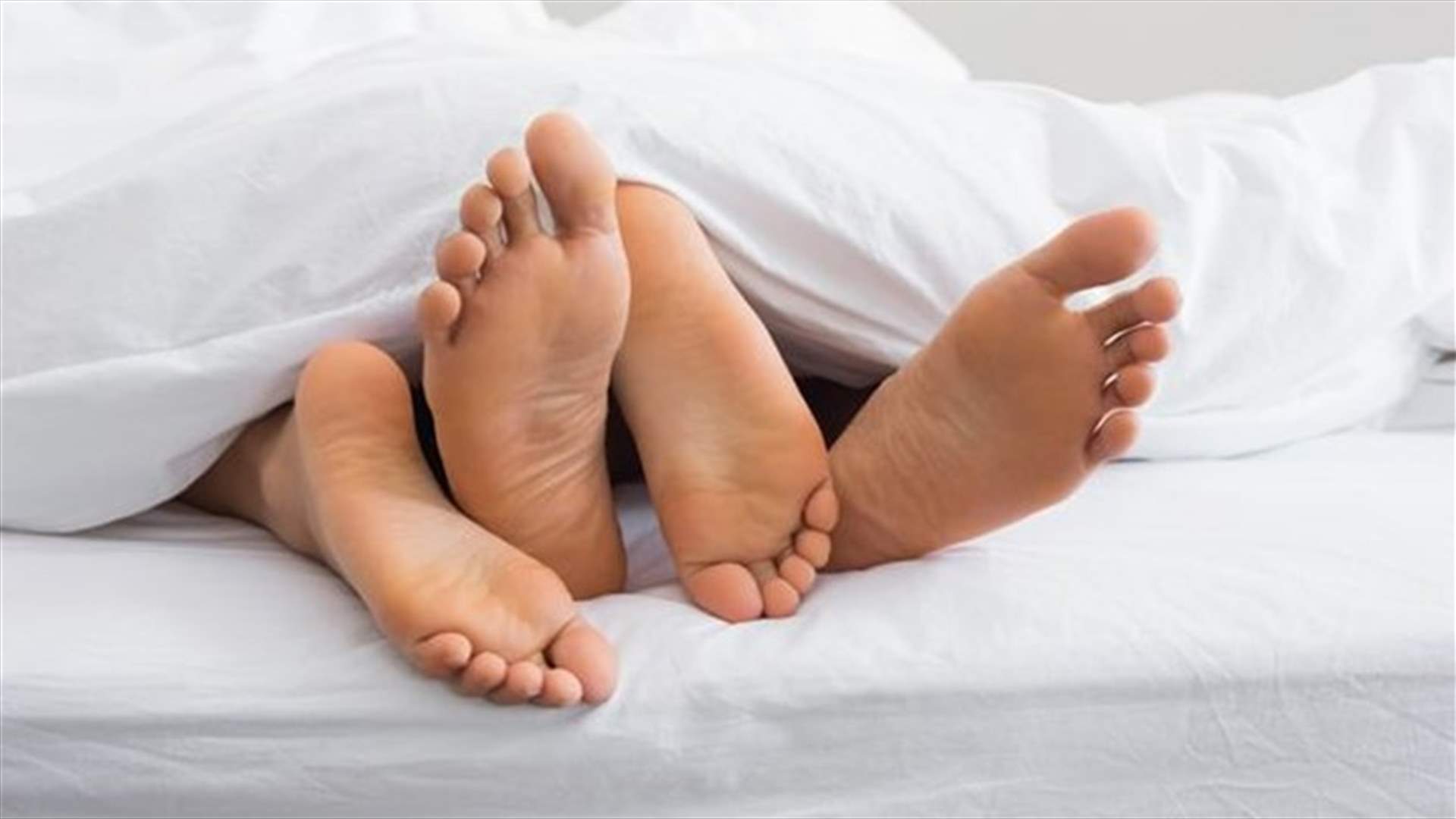 مارس الجنس معها من دون الإفصاح عن وضعه الصحي... ماذا حصل؟