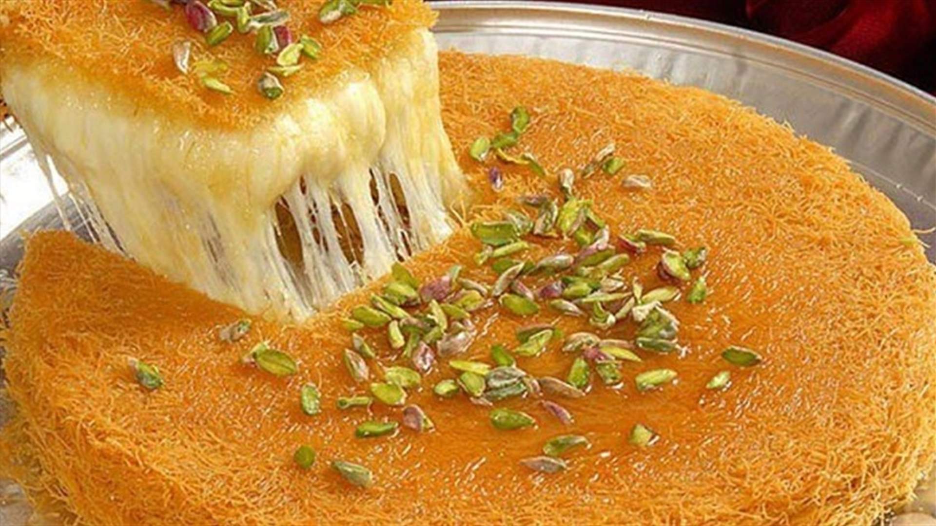 بالفيديو: طلب يدّ حبيبته للزواج في مطعم لبيع الكنافة في أستراليا