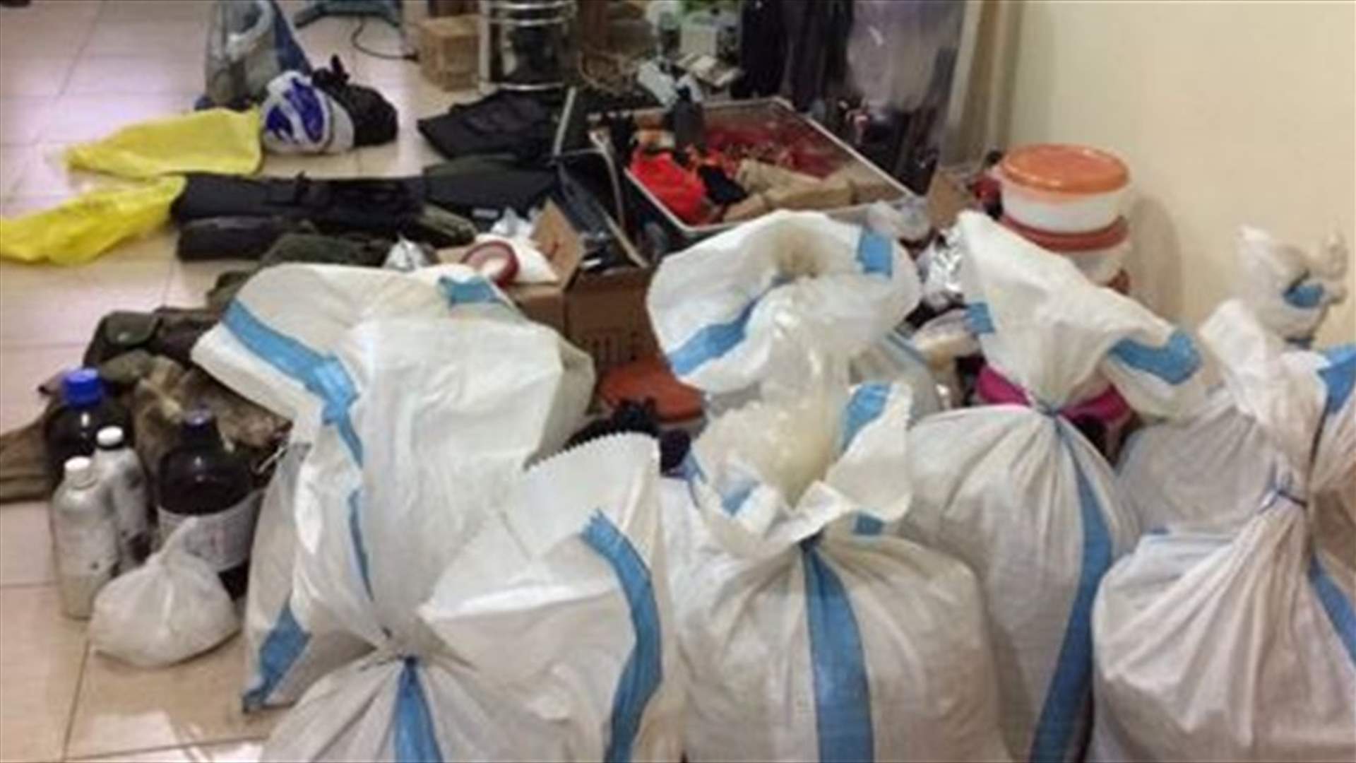  دهم منزل متهم بقتل احد عناصر قوى الامن في الهرمل... وضبط مصنع للكوكايين