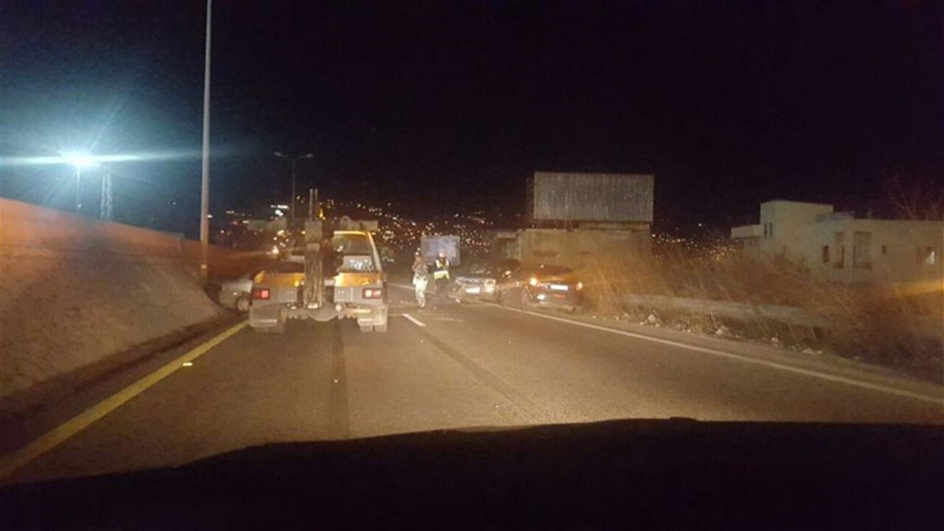 جريحان نتيجة تصادم 3 سيارات على اوتوستراد عمشيت 