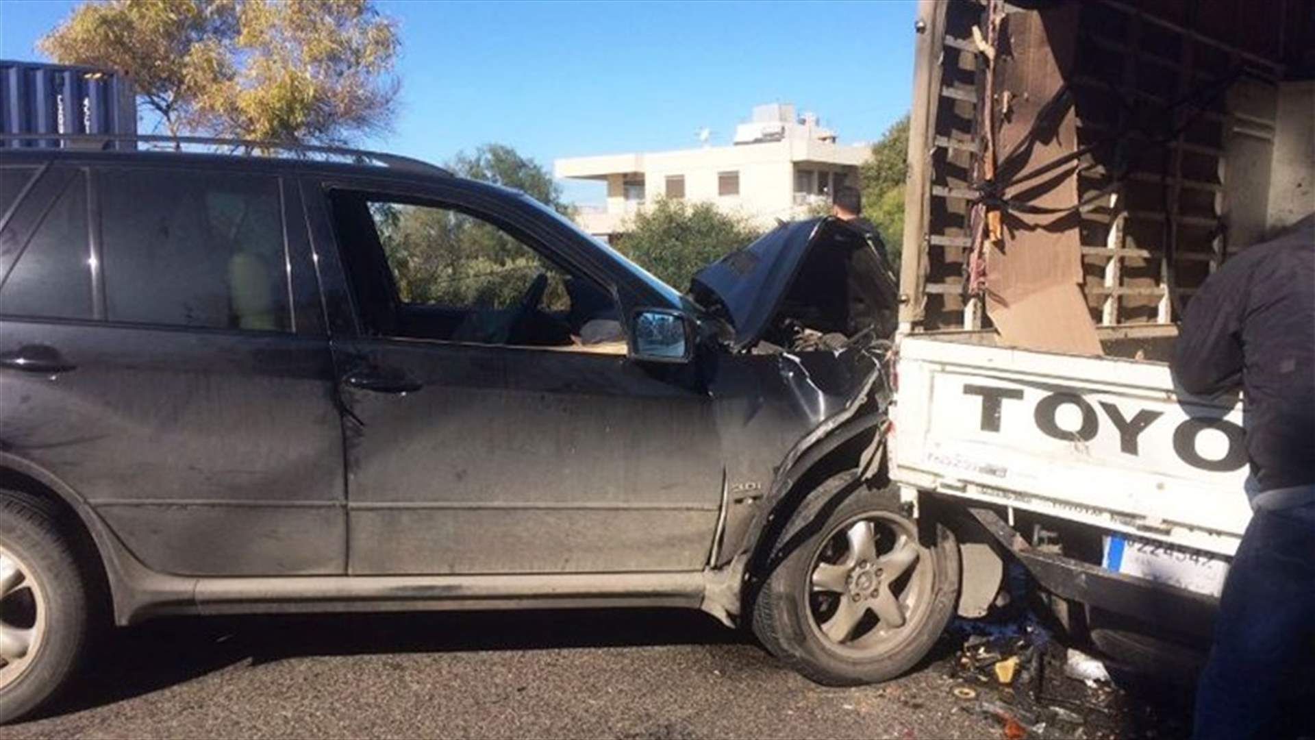 جريح بحادث سير على المسلك الشرقي لأوتوستراد حصرايل جببل
