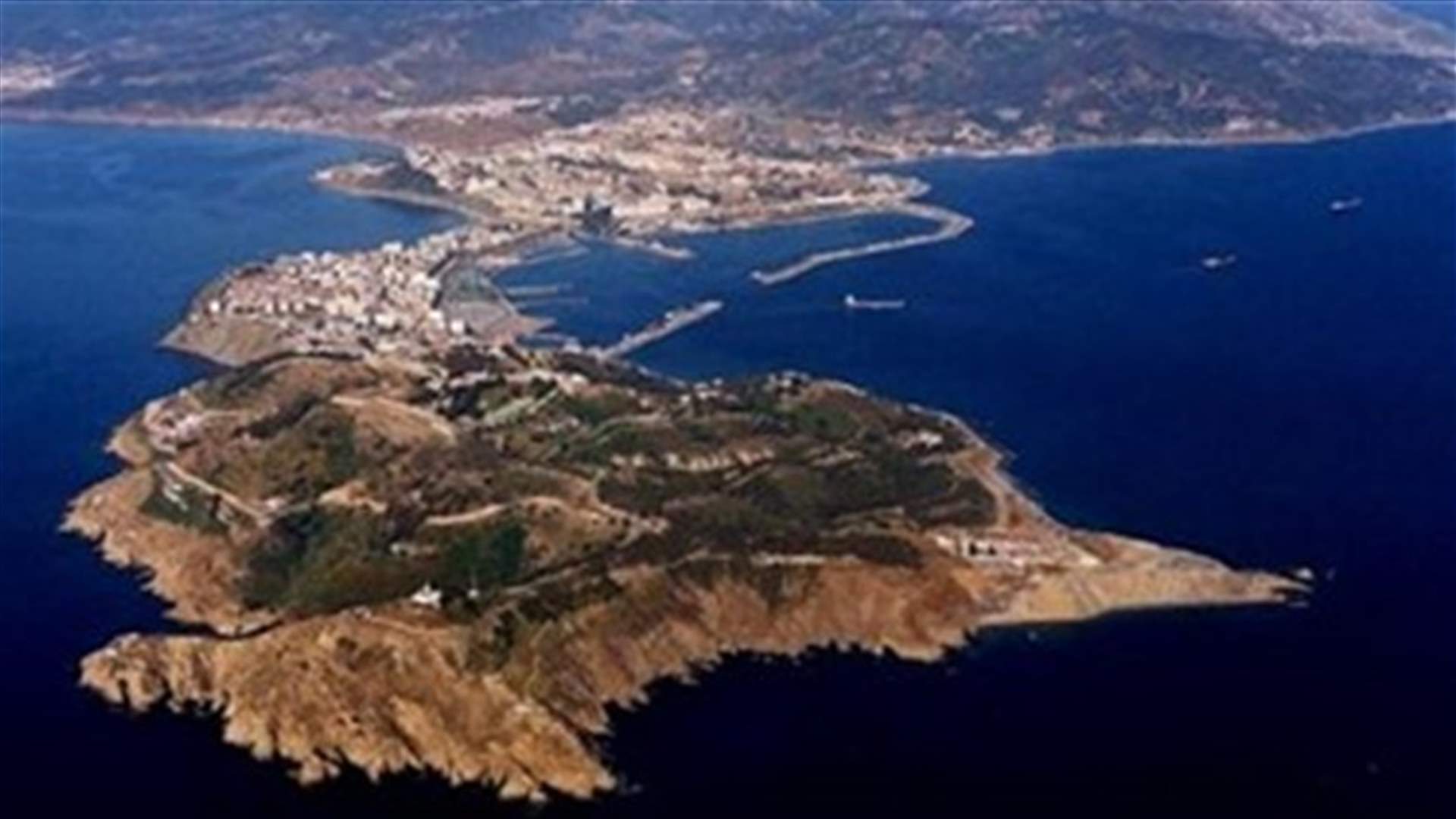 African migrants cross border fence into Spanish enclave Ceuta