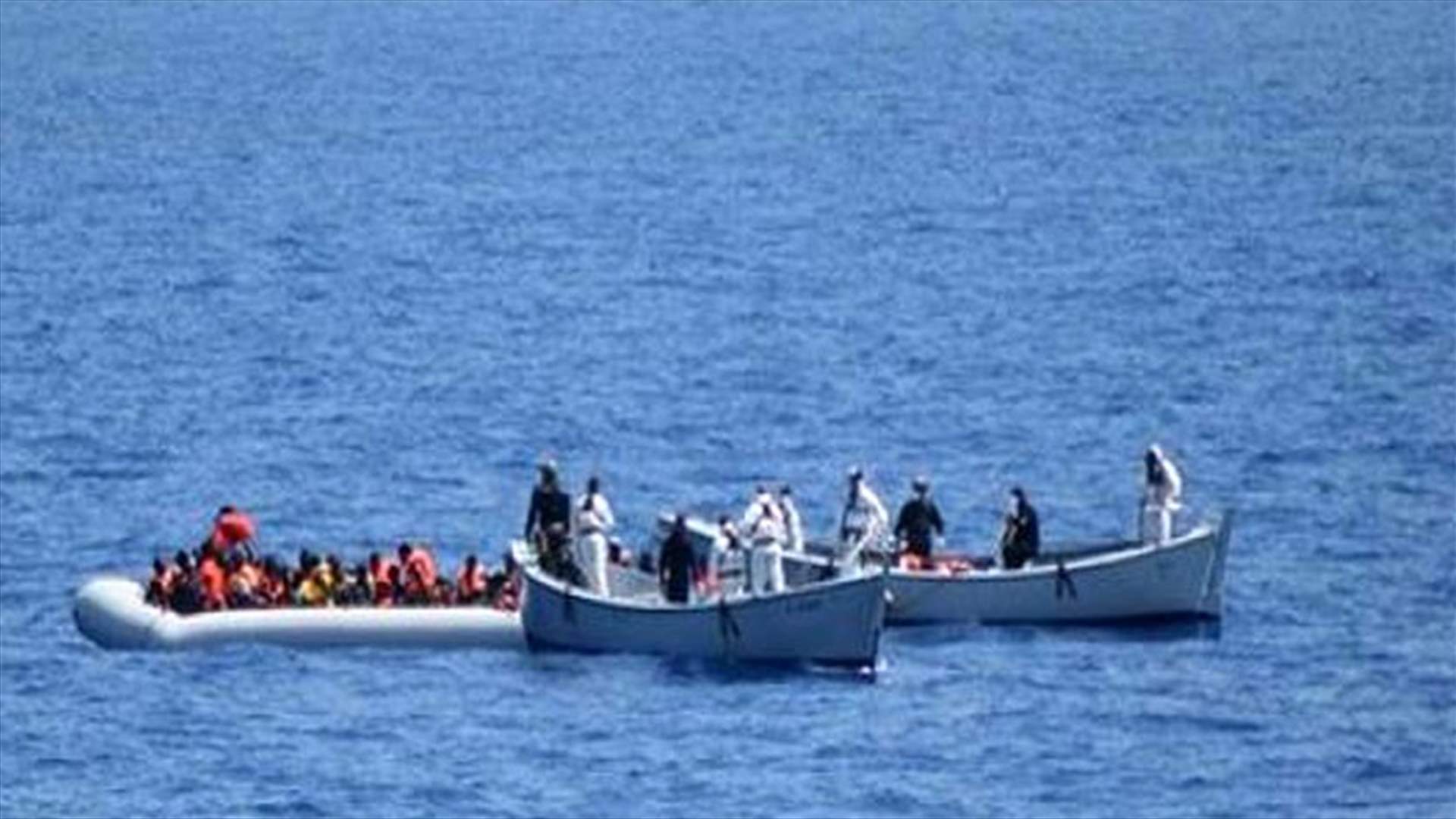 انقاذ 66 مهاجرا من قارب مطاطي في بحر ايجة