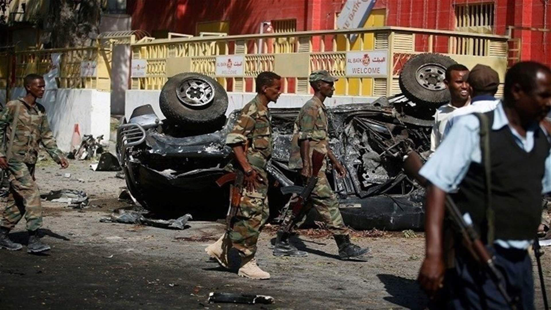 Suicide bomb kills at least 29 at Somalia&#39;s main port - police