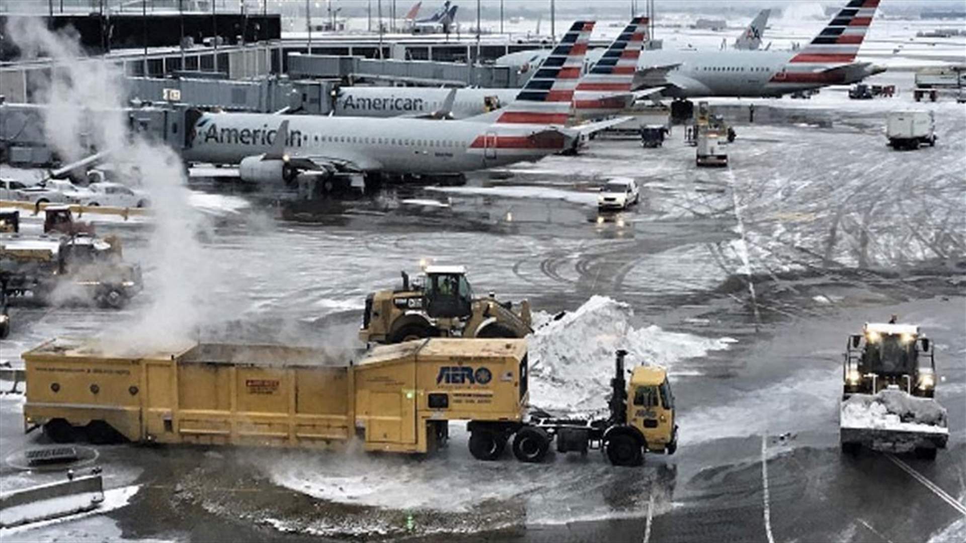 عاصفة ثلجية تضرب شيكاغو وتلغي مئات الرحلات الجوية