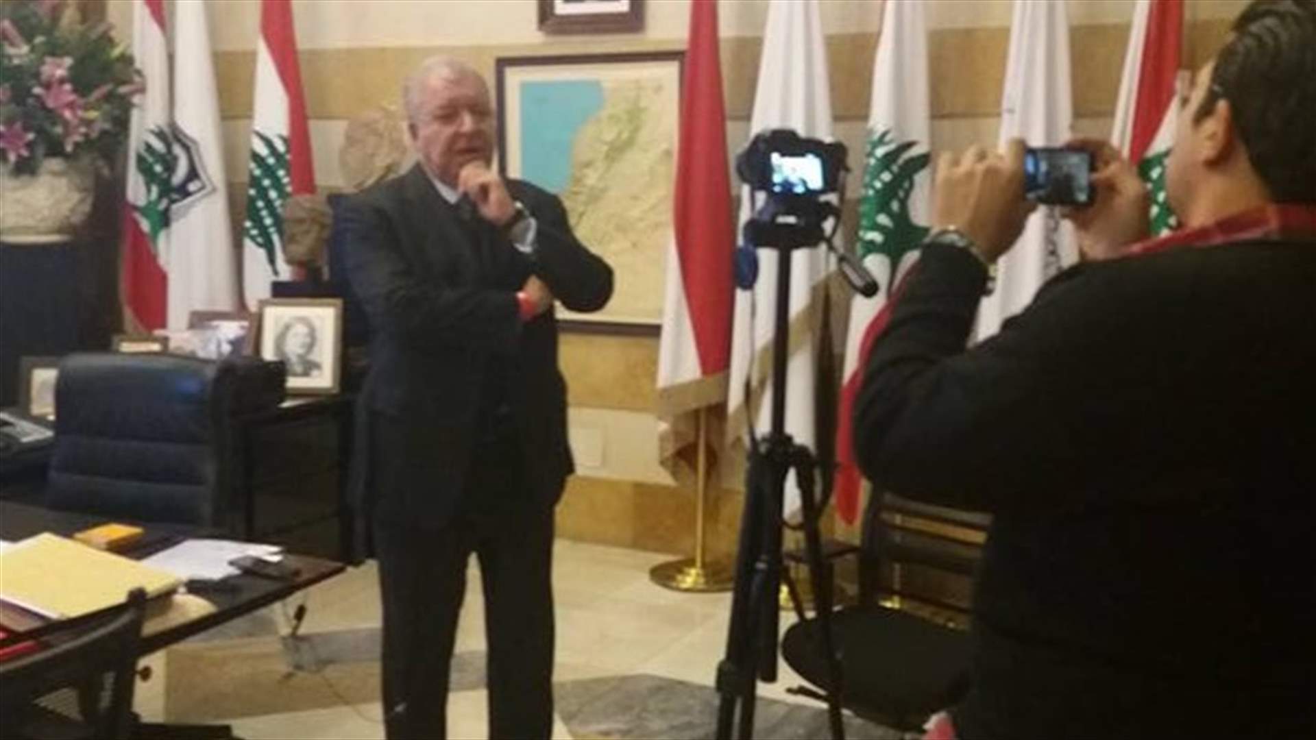 المشنوق يطلق الحملة الوطنية لتخفيف صدامات السير