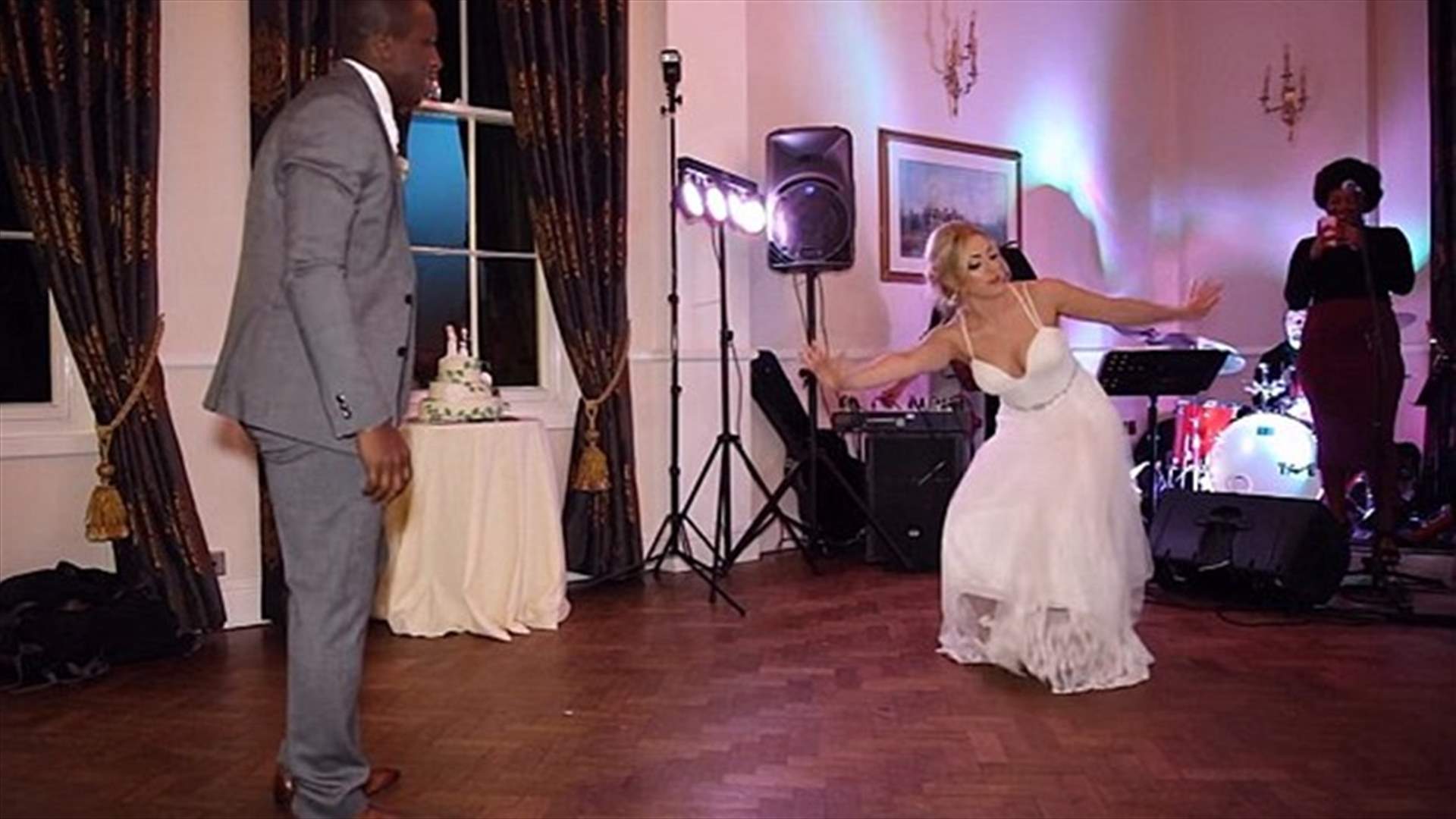 بالفيديو: أدهشا الضيوف في حفل زفافهما... لم يتوقّع أحد هذا الأمر!