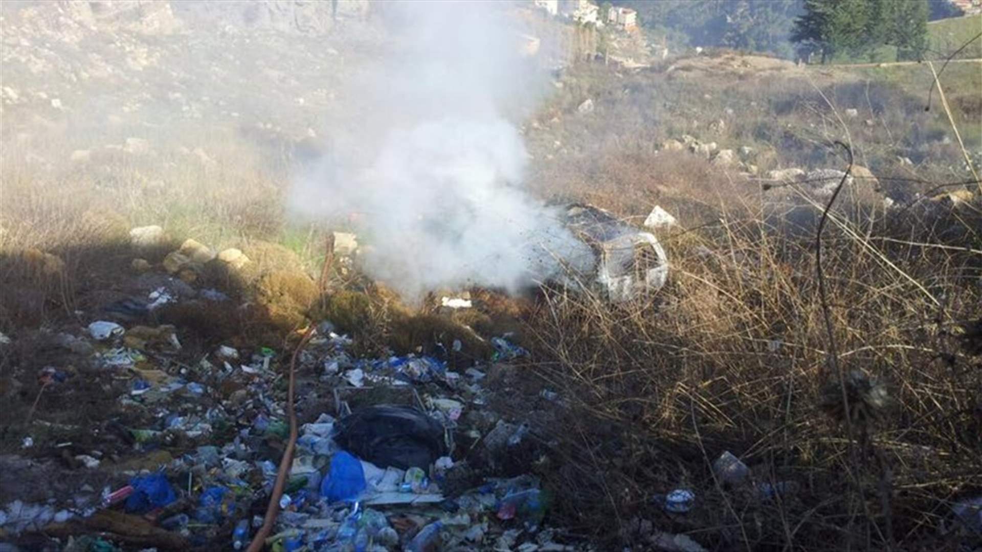 [PHOTOS] Car overturns, catches fire in Baabda