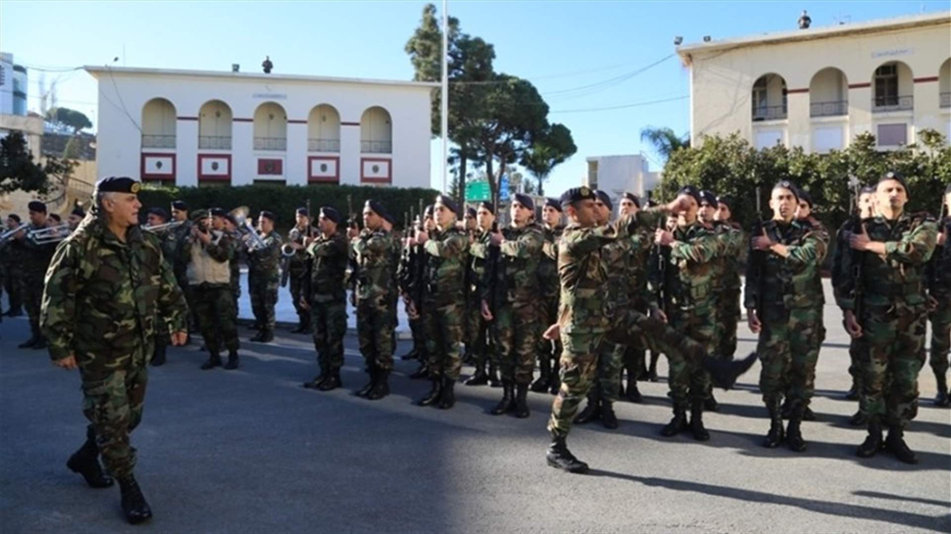 قهوجي تفقد الكلية الحربية: لنبذ الطائفية والابتعاد عن السياسة