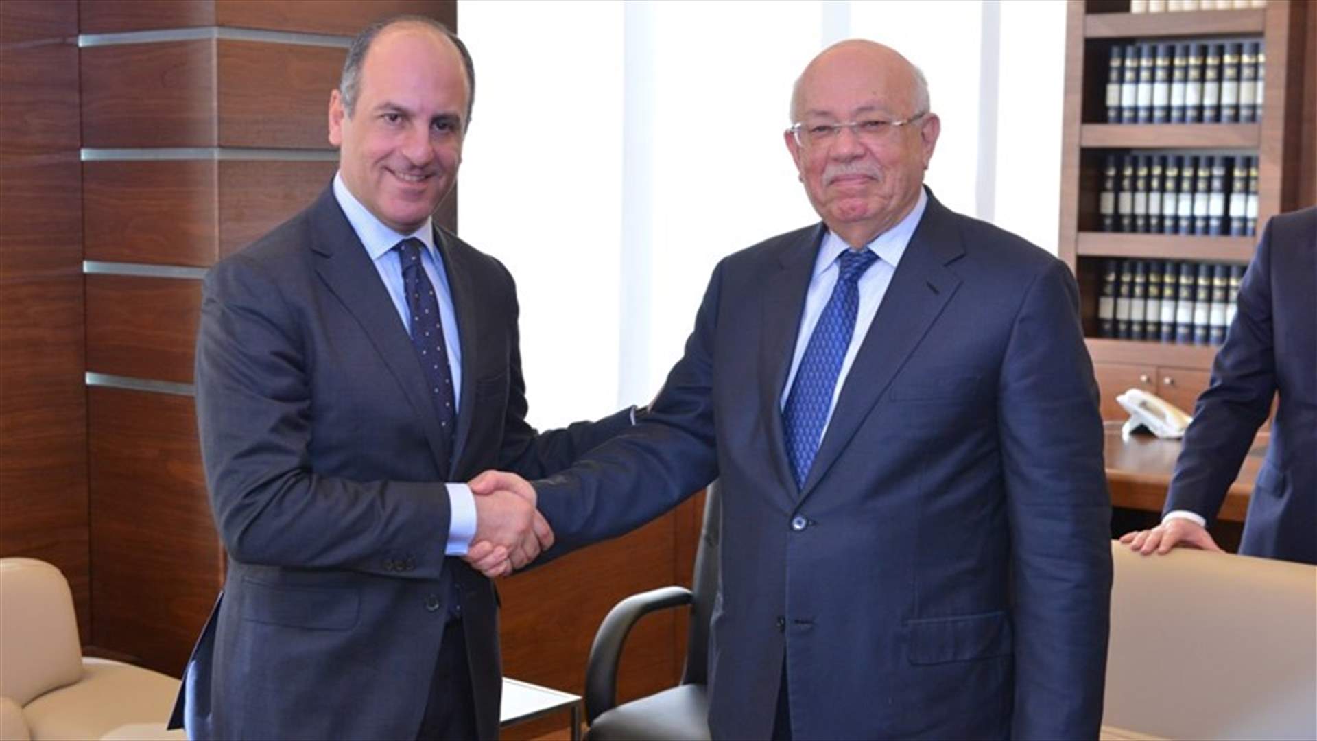 تسليم وتسلم في وزارة الشؤون الاجتماعية... وهدية من درباس للوزير الجديد