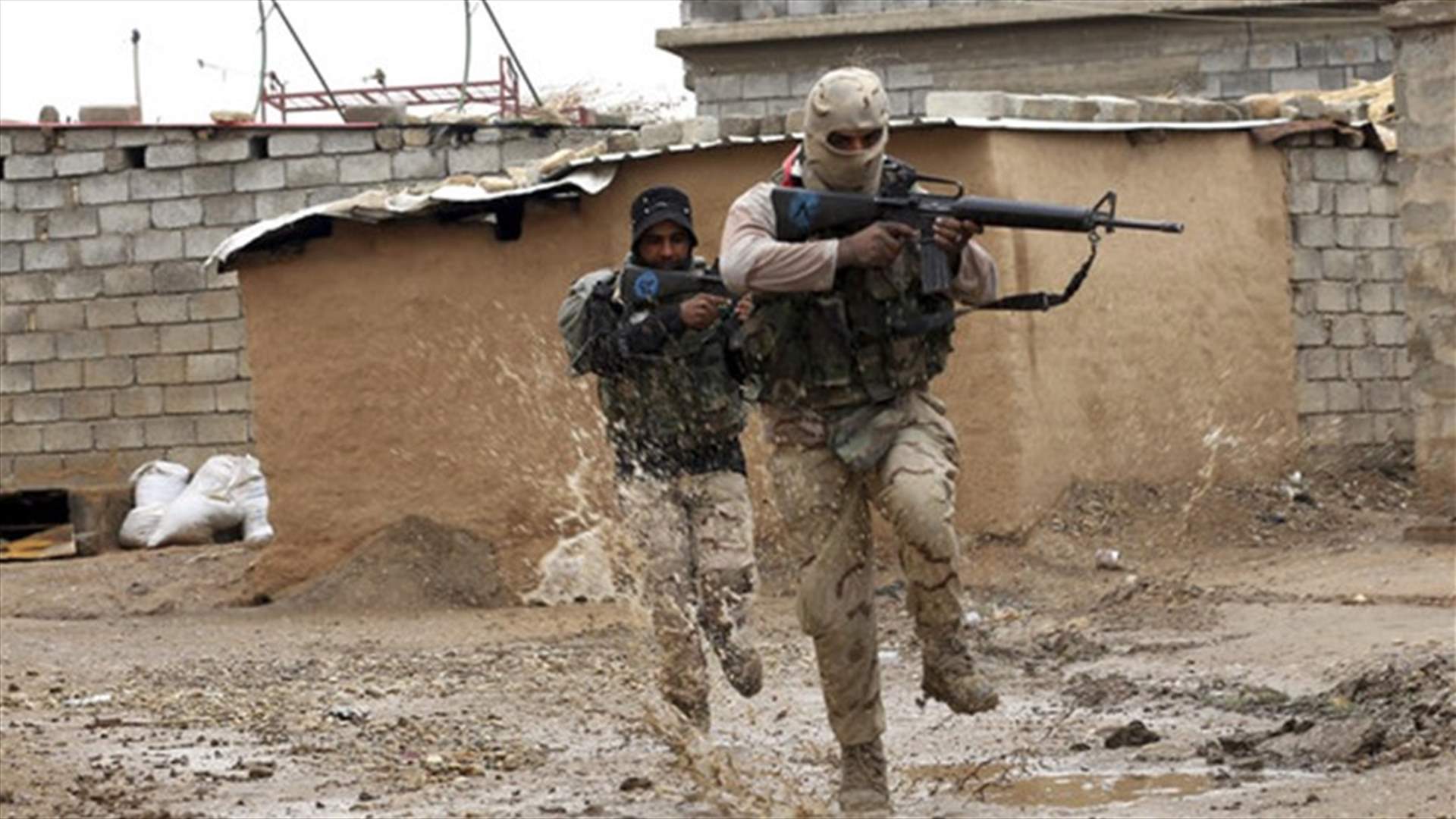 داعش يهاجم المدنيين خلال انسحابهم من احياء في الموصل 
