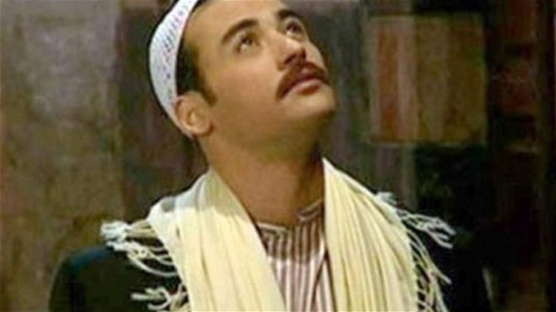 الممثل السوري يزور قبر إبنه نجم باب الحارة