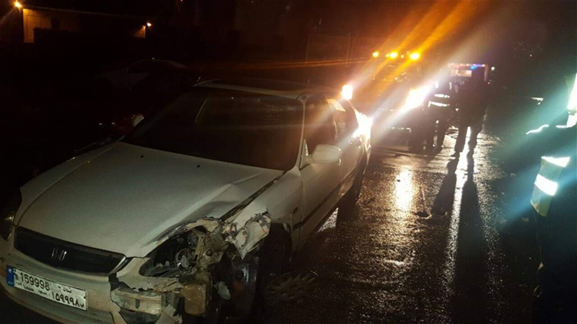 فتاة صغيرة تسقط من السيارة اثر حادث سير في الدورة