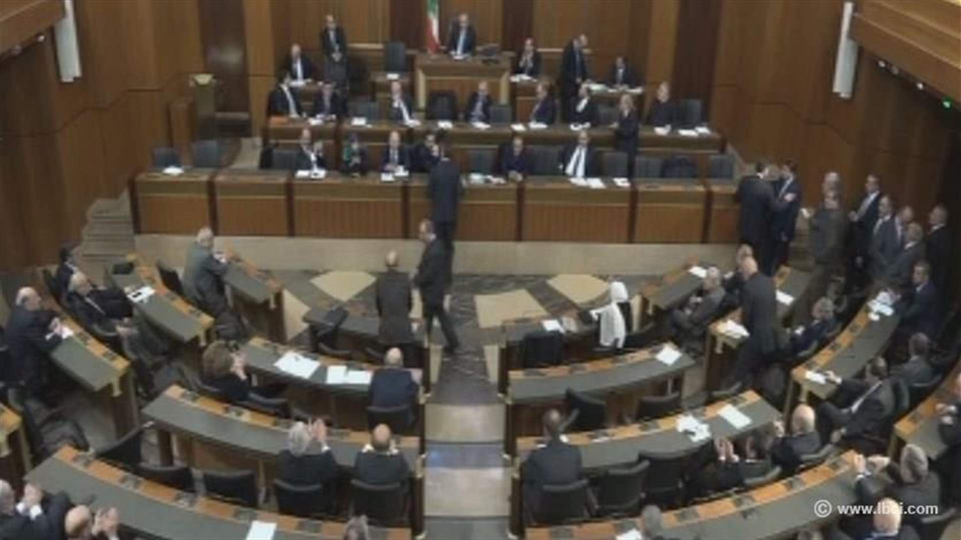 انتهاء اليوم الأول لجلسات مناقشة البيان الوزاري... والكتائب يحجب الثقة عن الحكومة
