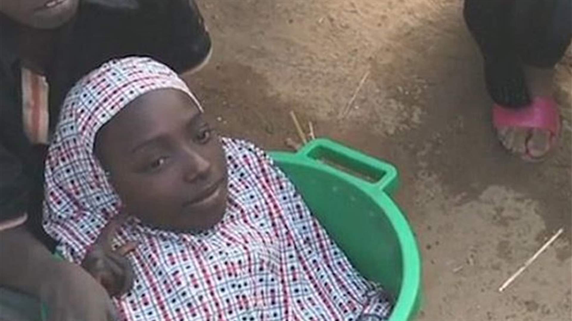 بالفيديو: الفتاة التي عاشت 19 عاماً في وعاء من البلاستيك... توفيت يوم عيد الميلاد 
