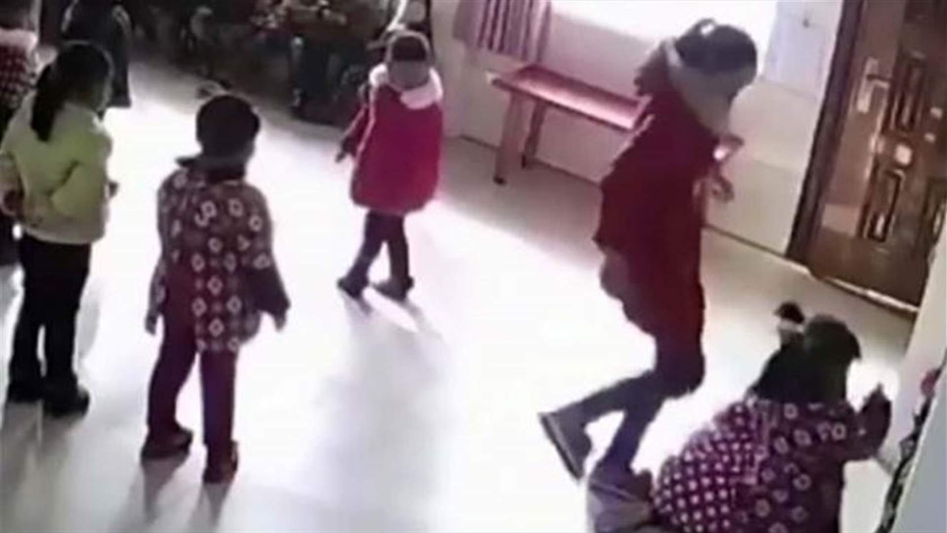 بالفيديو- هذا ما فعلته المعلمة !