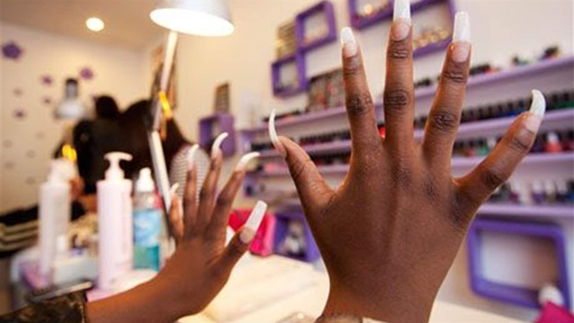 حملة على صالونات العناية بالأظافر...فما علاقتها بالعبودية؟