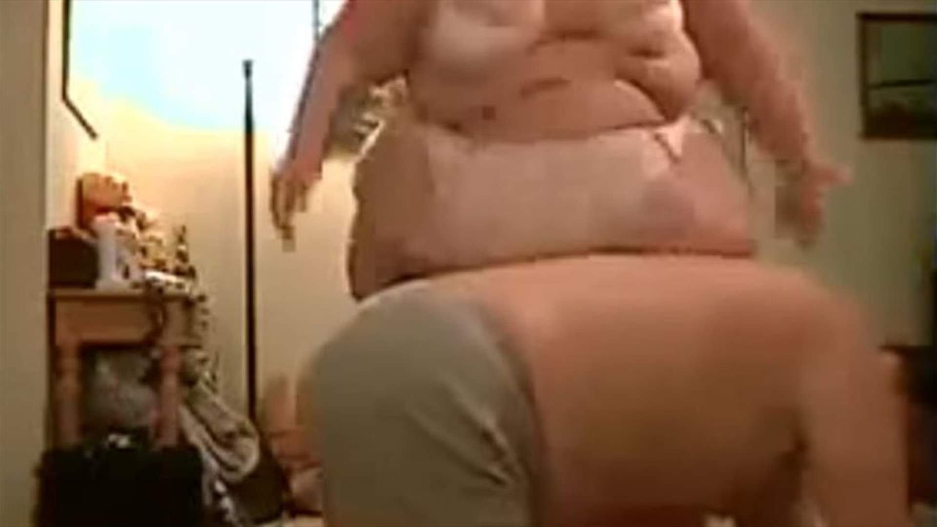 أُقيل من عمله بسبب فيديو على فيسبوك تضمّن "إيحاءات جنسيّة"